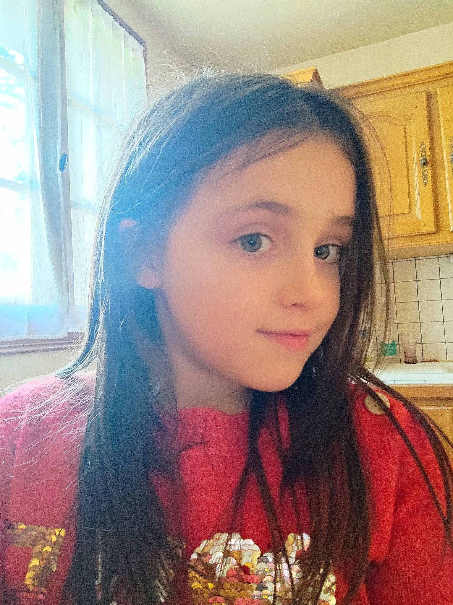 Lanah a rejoint le concours — aidez-le/la à gagner de superbes lots ! black_hair, cool, ear, eyebrow, eyelash, face, facial_expression, forehead, fun, hairstyle, happy, head, iris, jaw, lip, mouth, nose, person, skin, smile