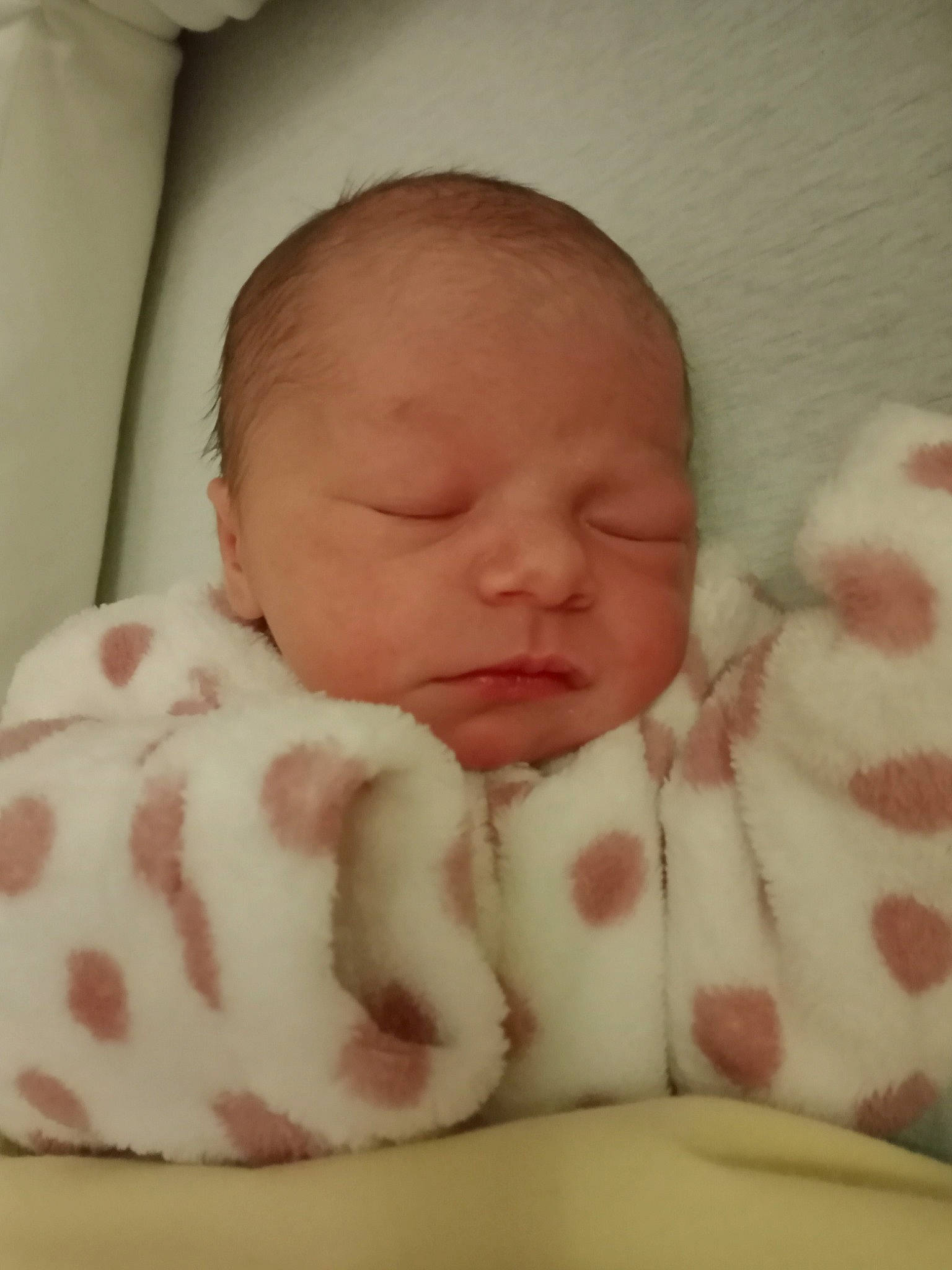 Inaya participe au concours pour gagner de l'argent avec cette photo : baby, baby_sleeping, baby_toddler_clothing, bedtime, carmine, cheek, child, chin, comfort, flesh, head, linens, lip, mammal, nose, pattern, person, pink, skin, toddler