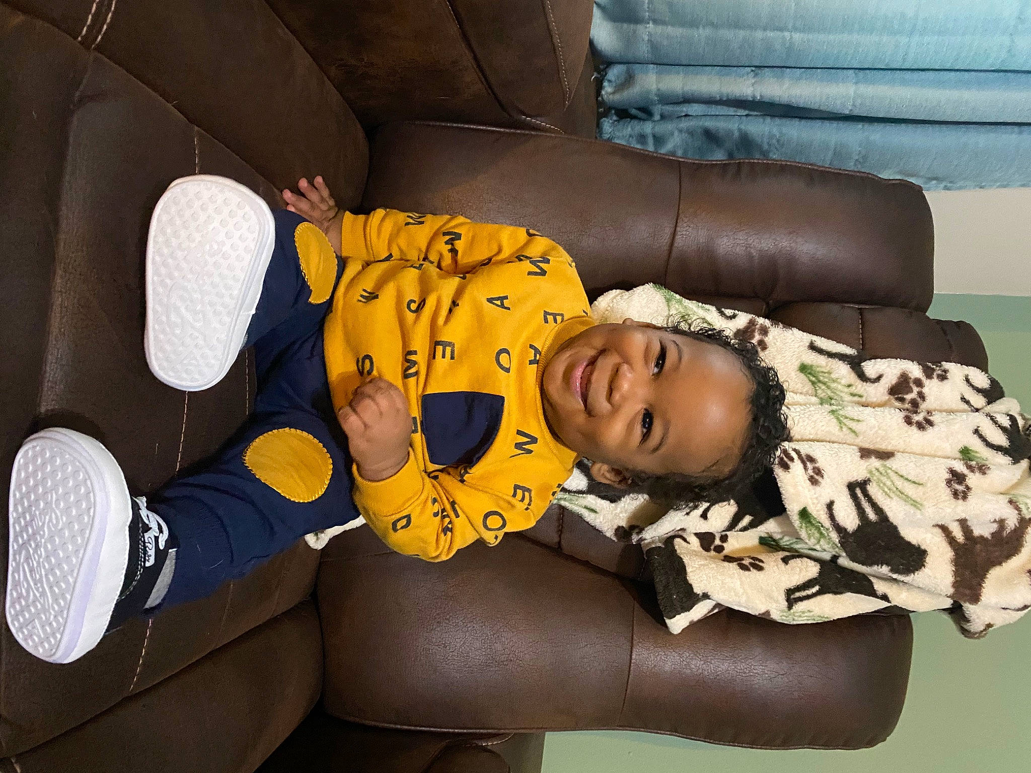 Karsyn is registered to the contest to win money with this photo: auto_part, automotive_design, baby_toddler_clothing, car_seat, car_seat_cover, child, comfort, couch, flooring, fun, head_restraint, joy, leisure, luxury_vehicle, mammal, motor_vehicle, person, room, sitting, smile