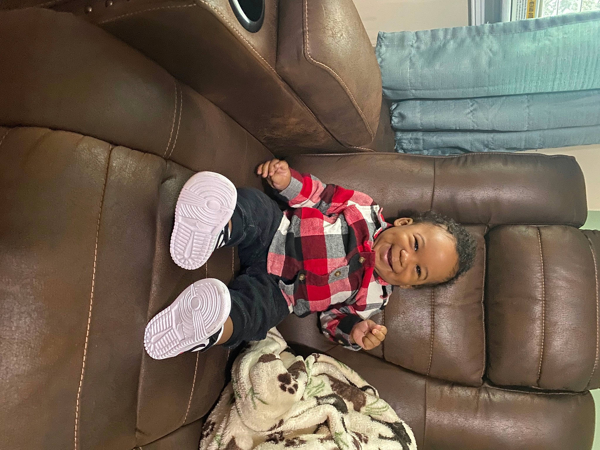 Karsyn is registered to the contest to win money with this photo: auto_part, automotive_design, car_seat, car_seat_cover, comfort, family_car, fun, head_restraint, joy, leather, leisure, luxury_vehicle, mid_size_car, motor_vehicle, passenger, pattern, person, personal_luxury_car, sitting, toddler