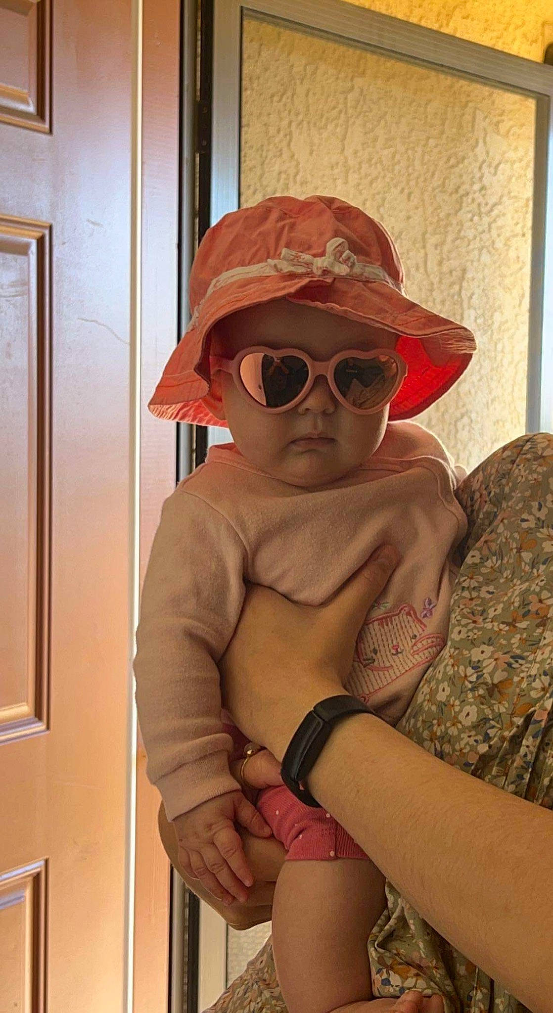 Eve is registered to the contest to win money with this photo: abdomen, cap, cool, costume_hat, cowboy_hat, elbow, eyewear, fashion_accessory, fun, glasses, goggles, hat, human_leg, person, shoulder, sun_hat, sunglasses, thigh, trunk, vision_care