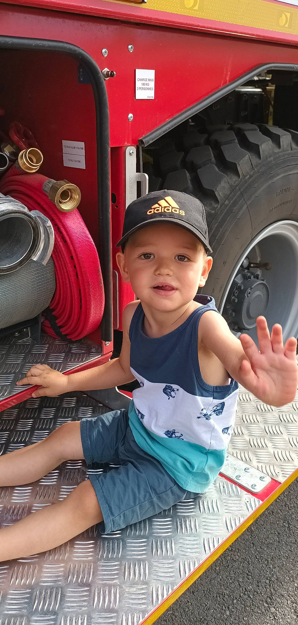 Matthew participe au concours pour gagner de l'argent avec cette photo : auto_part, automotive_design, automotive_exterior, automotive_tire, automotive_wheel_system, baby_toddler_clothing, bumper, fun, gas, headwear, leisure, mode_of_transport, motor_vehicle, person, red, shorts, snapshot, tire, toddler, tread