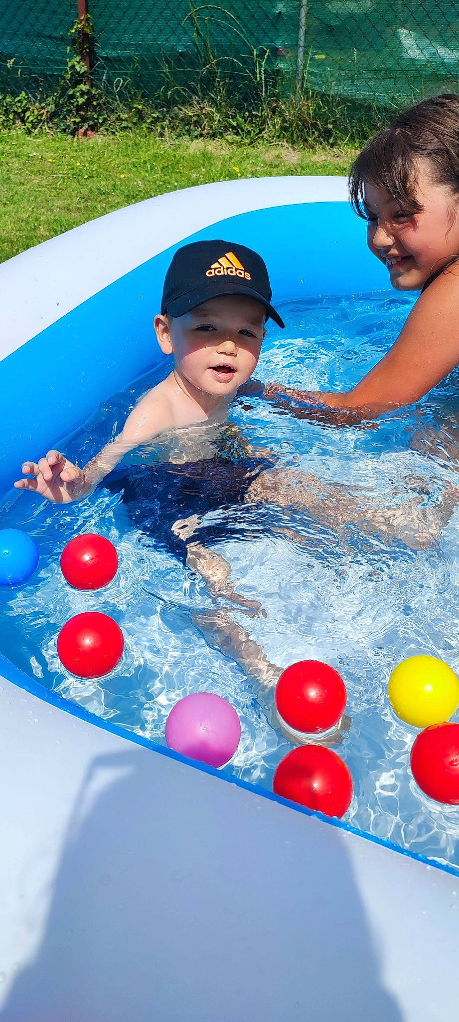 Matthew a rejoint le concours — aidez-le/la à gagner de superbes lots ! aqua, azure, blue, cap, chest, face, facial_expression, fun, happy, headwear, joy, leisure, outdoor_recreation, person, photograph, product, recreation, red, summer, swimming_pool