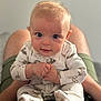 émile participe au concours pour gagner de l'argent avec cette photo : baby, infant, child, pajamas, animal_print, hands, face, eyes, sitting, lap, person, legs, clothing, cute, portrait, indoor, skin, expression, soft_focus, candid