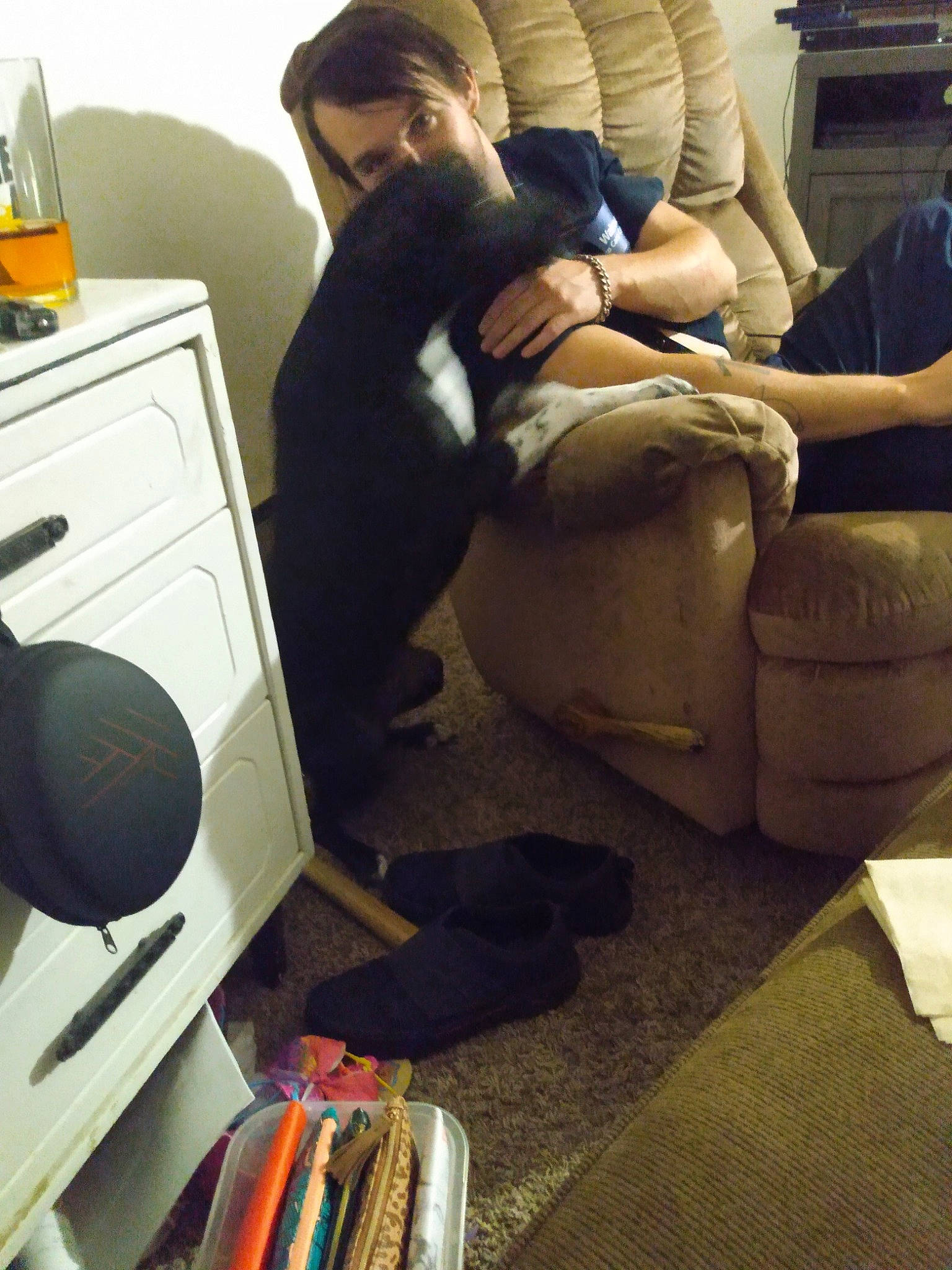 Ladybug is registered to the contest to win money with this photo: arm, audio_equipment, black_hair, comfort, cool, elbow, electronic_device, flooring, hand, human_body, human_leg, knee, lap, leg, long_hair, shoulder, sock, t_shirt, thigh, yellow