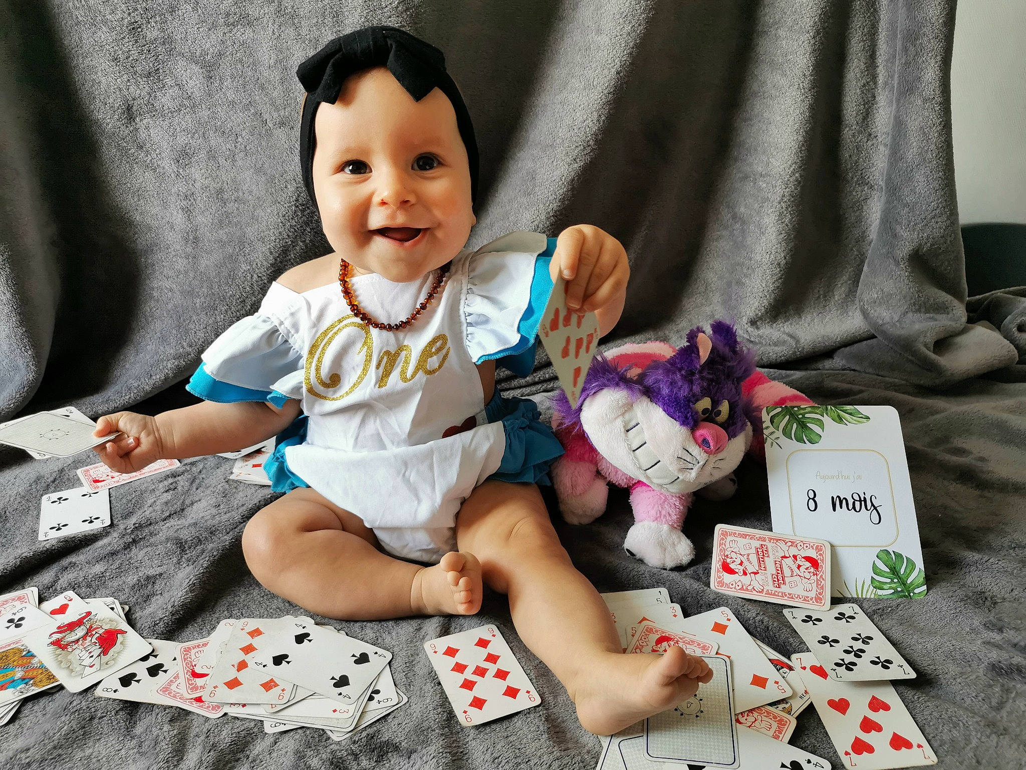 Shanys a rejoint le concours — aidez-le/la à gagner de superbes lots ! baby, baby_toddler_clothing, child, comfort, finger, flash_photography, fun, happy, human_leg, joy, person, pink, product, room, shorts, sitting, skin, sleeve, smile, sock