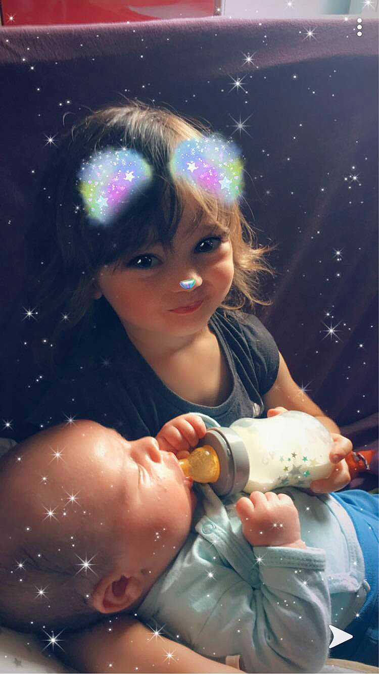 Brenda a rejoint le concours — aidez-le/la à gagner de superbes lots ! child, illustration, person, smile, space