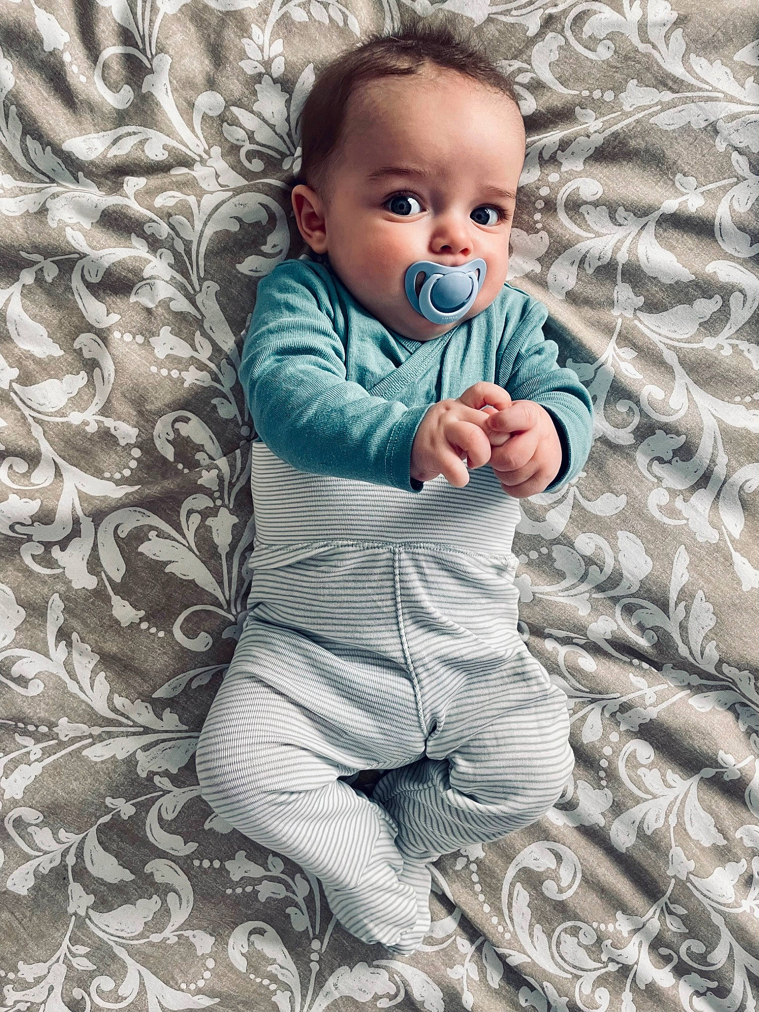Louka a rejoint le concours — aidez-le/la à gagner de superbes lots ! art, baby, baby_toddler_clothing, beauty, cheek, child, eye, face, gesture, happy, head, linens, pattern, person, photograph, sitting, skin, sleeve, smile, textile