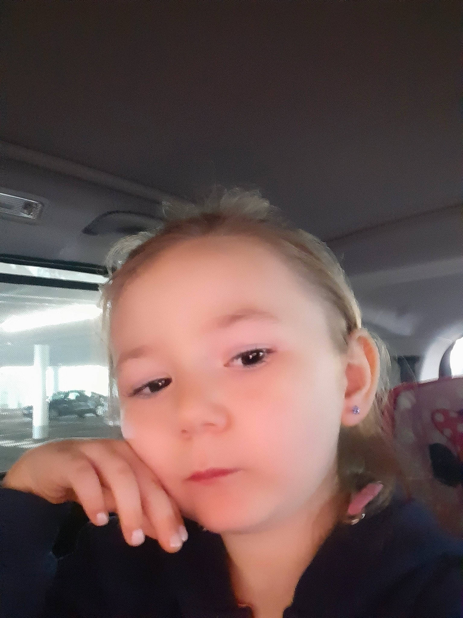 Mégane participe au concours pour gagner de l'argent avec cette photo : beauty, cheek, child, chin, cool, ear, eye, eyebrow, face, forehead, hair, hairstyle, head, lip, mouth, nose, person, selfie, skin, snapshot