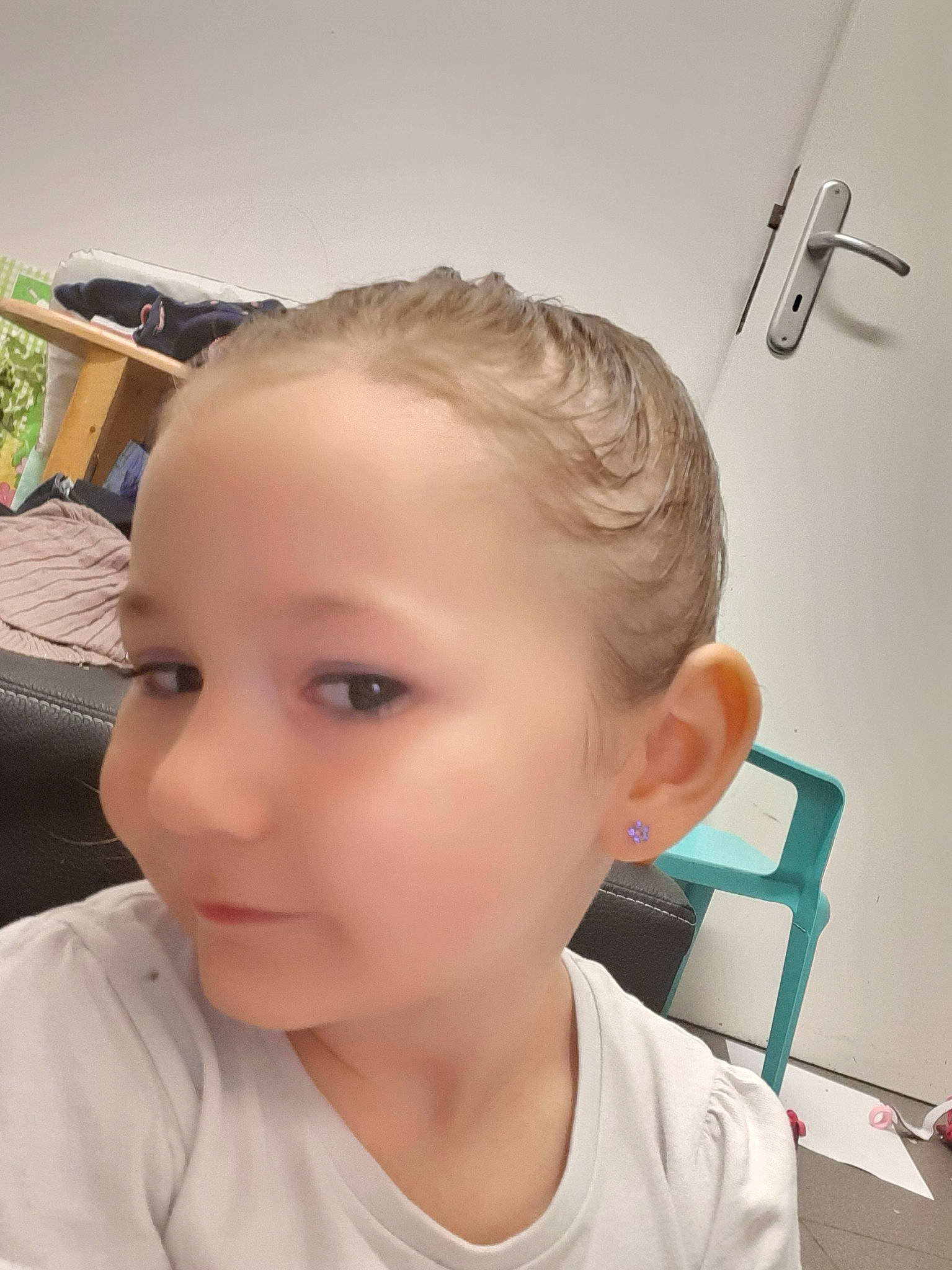 Mégane participe au concours pour gagner de l'argent avec cette photo : blond, cheek, child, chin, ear, eyebrow, eyelash, face, forehead, hair, hairstyle, head, jaw, neck, nose, person, toddler