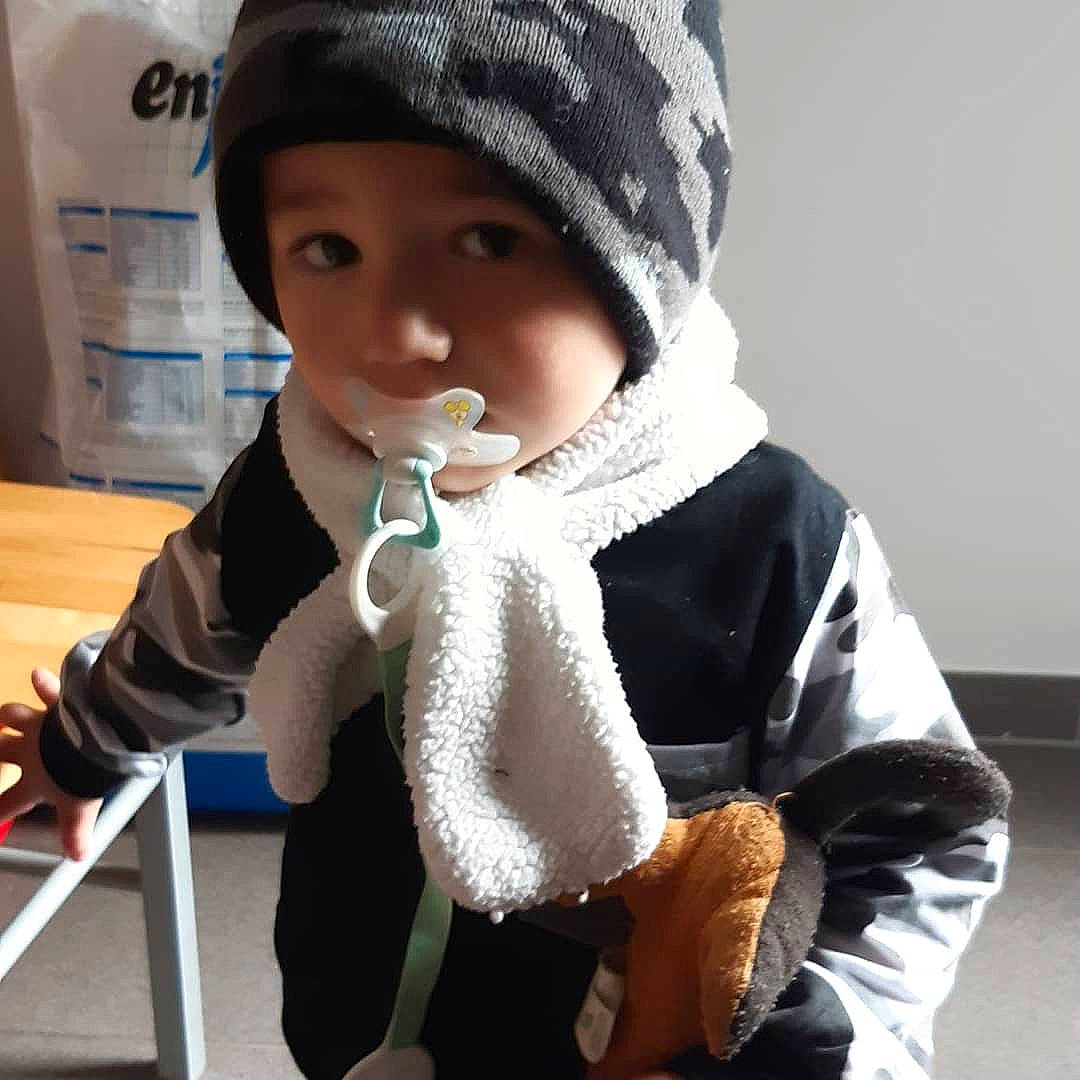 Ayden participe au concours pour gagner de l'argent avec cette photo : baby, beanie, bonnet, cap, child, clothing, fashion_accessory, fur, hat, headgear, headwear, hood, jacket, knit_cap, neck, outerwear, person, scarf, sleeve, toddler