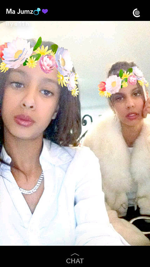 Shakira a rejoint le concours — aidez-le/la à gagner de superbes lots ! beauty, cap, clothing, face, head, headwear, nose