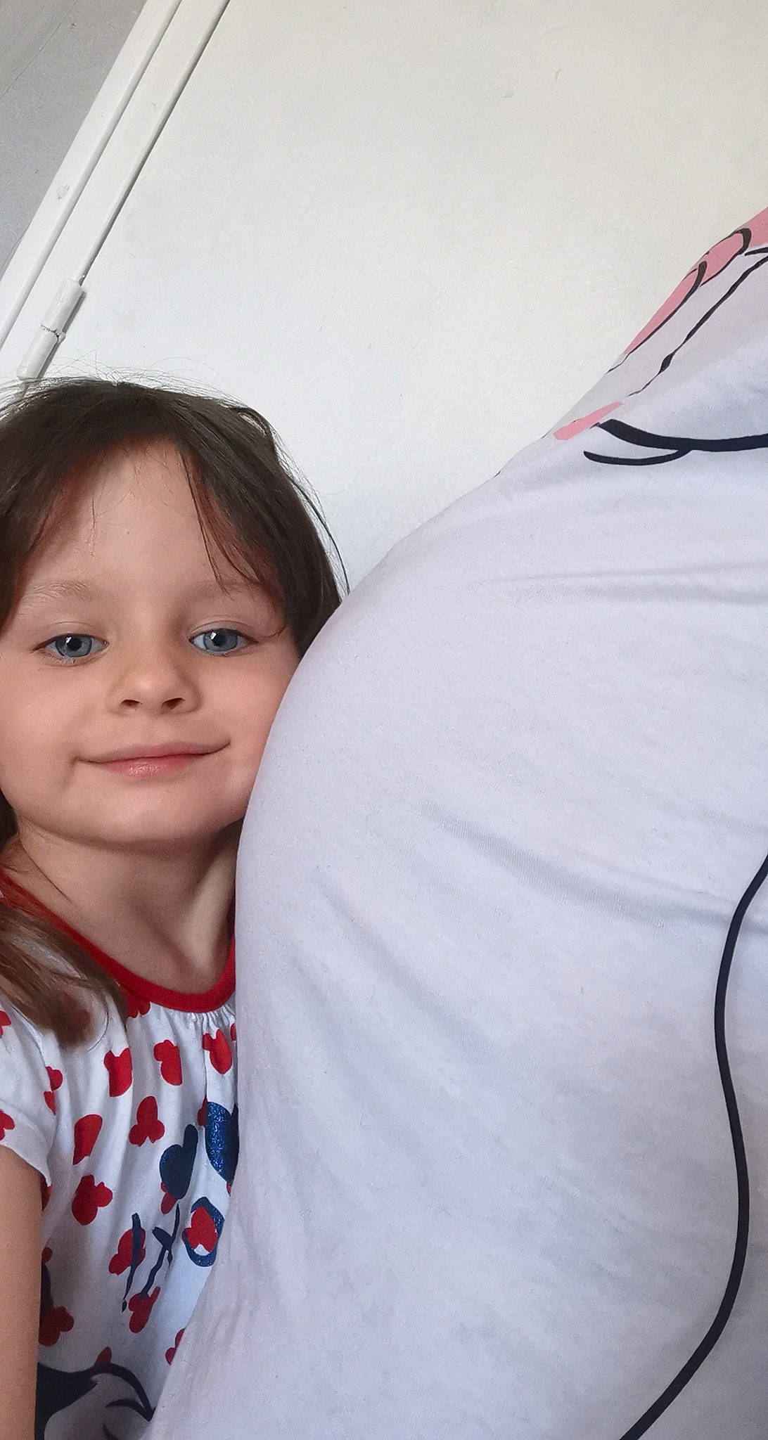 Maëlya participe au concours pour gagner de l'argent avec cette photo : baby, cheek, child, eye, face, fun, head, joy, lip, nose, outerwear, people, person, photography, play, red, skin, smile, t_shirt, toddler