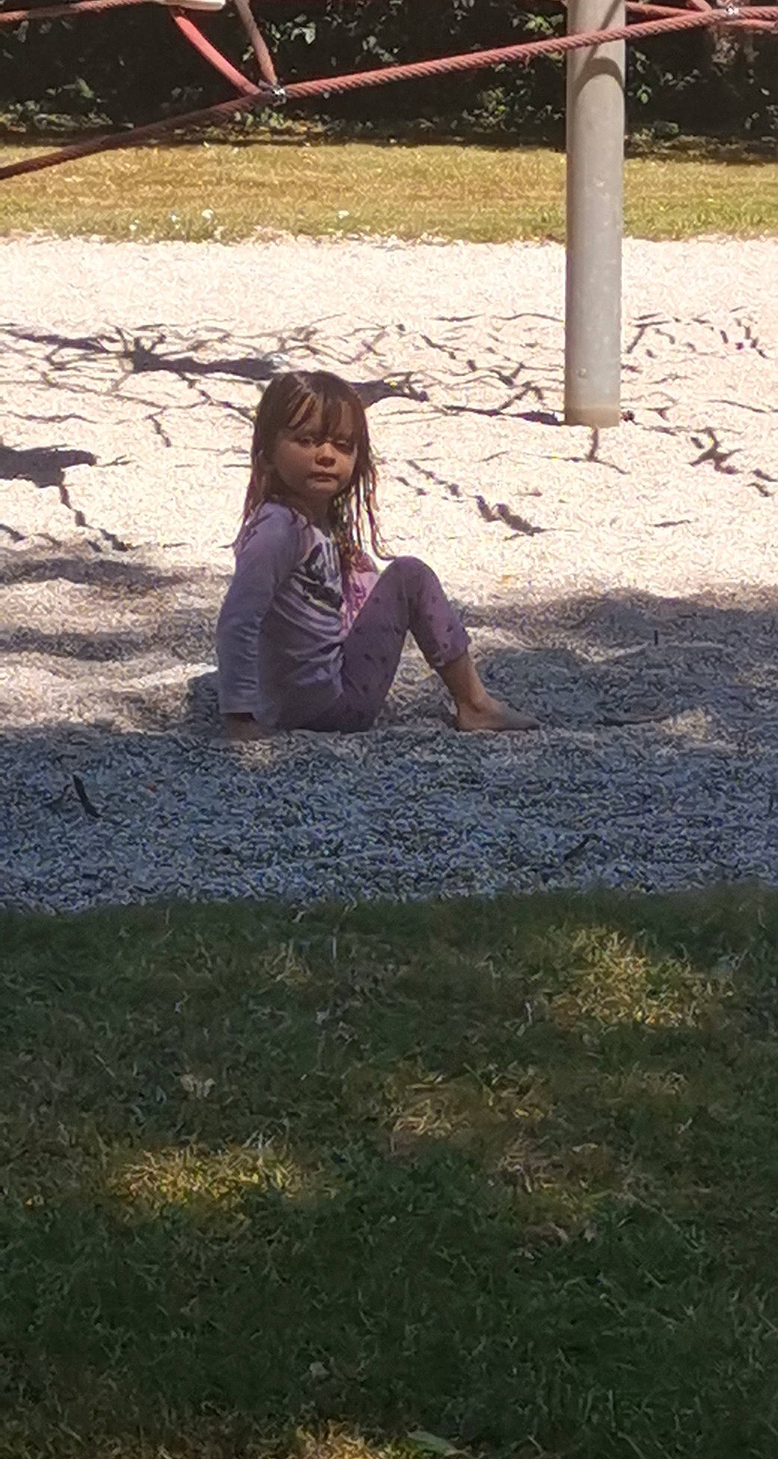 Maëlya a rejoint le concours — aidez-le/la à gagner de superbes lots ! child, fun, grass, leisure, person, plant, play, sitting, tree