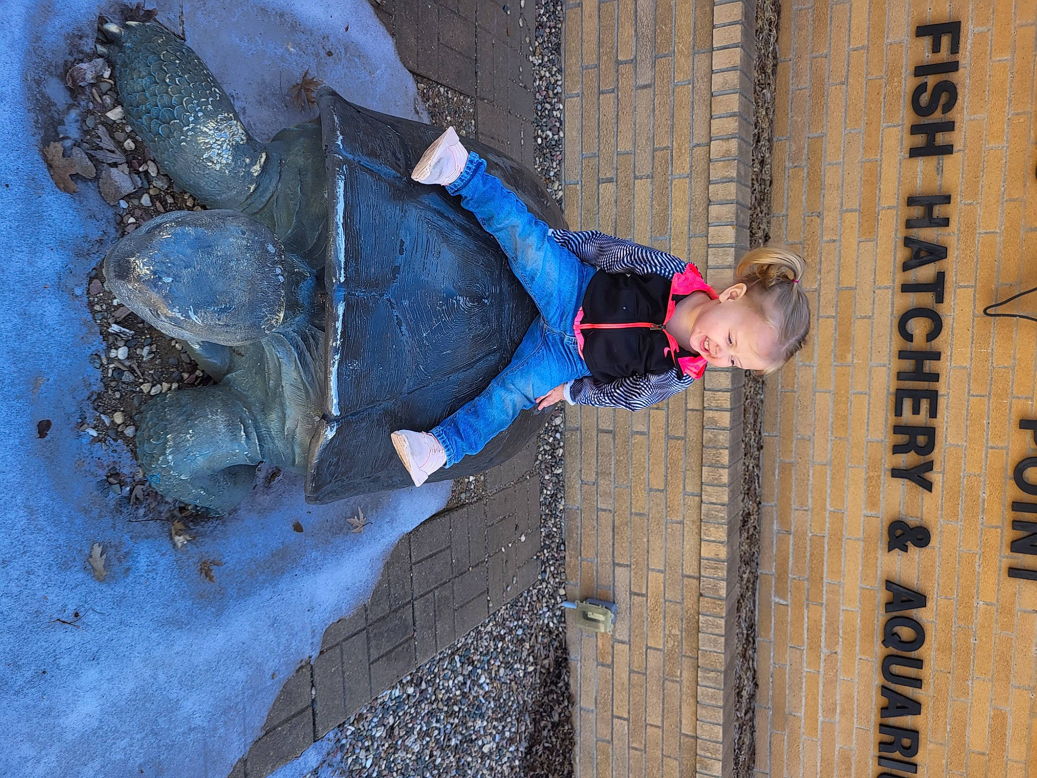 Tessa is registered to the contest to win money with this photo: art, brick, brickwork, building, carmine, city, cobblestone, concrete, denim, electric_blue, facade, freezing, mesh, pattern, pedestrian, person, street, visual_arts, water, winter