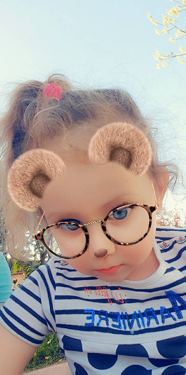 Melodie a rejoint le concours — aidez-le/la à gagner de superbes lots ! cheek, child, cool, ear, eye, eyebrow, eyewear, face, fawn, forehead, glasses, hair, hairstyle, head, lip, nose, person, photography, selfie, skin