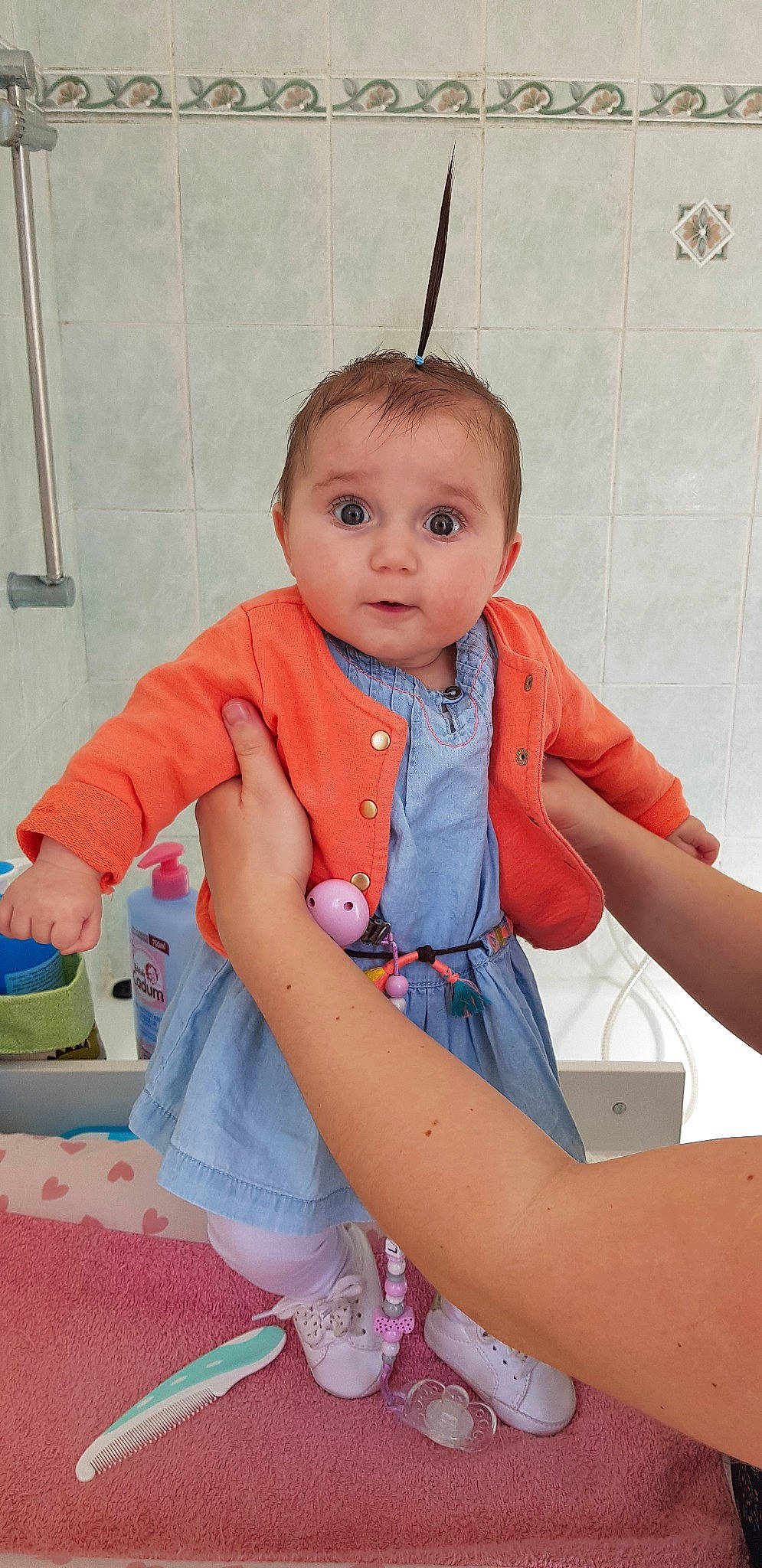 Léana participe au concours pour gagner de l'argent avec cette photo : baby, child, person, surprise, toddler