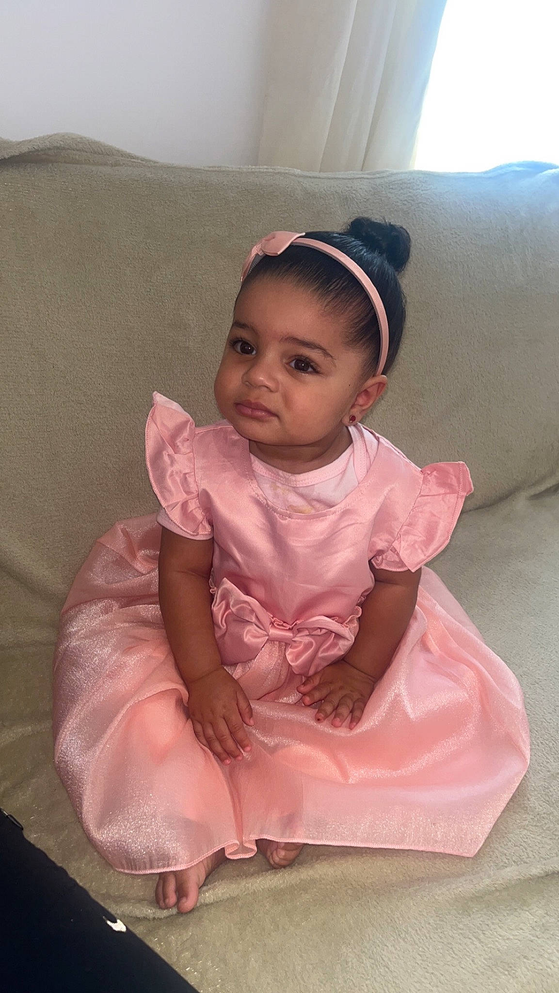 Delyah a rejoint le concours — aidez-le/la à gagner de superbes lots ! baby, baby_toddler_clothing, cheek, child, comfort, couch, day_dress, dress, embellishment, face, fashion_accessory, formal_wear, fun, head, lip, magenta, peach, person, pink, sleeve