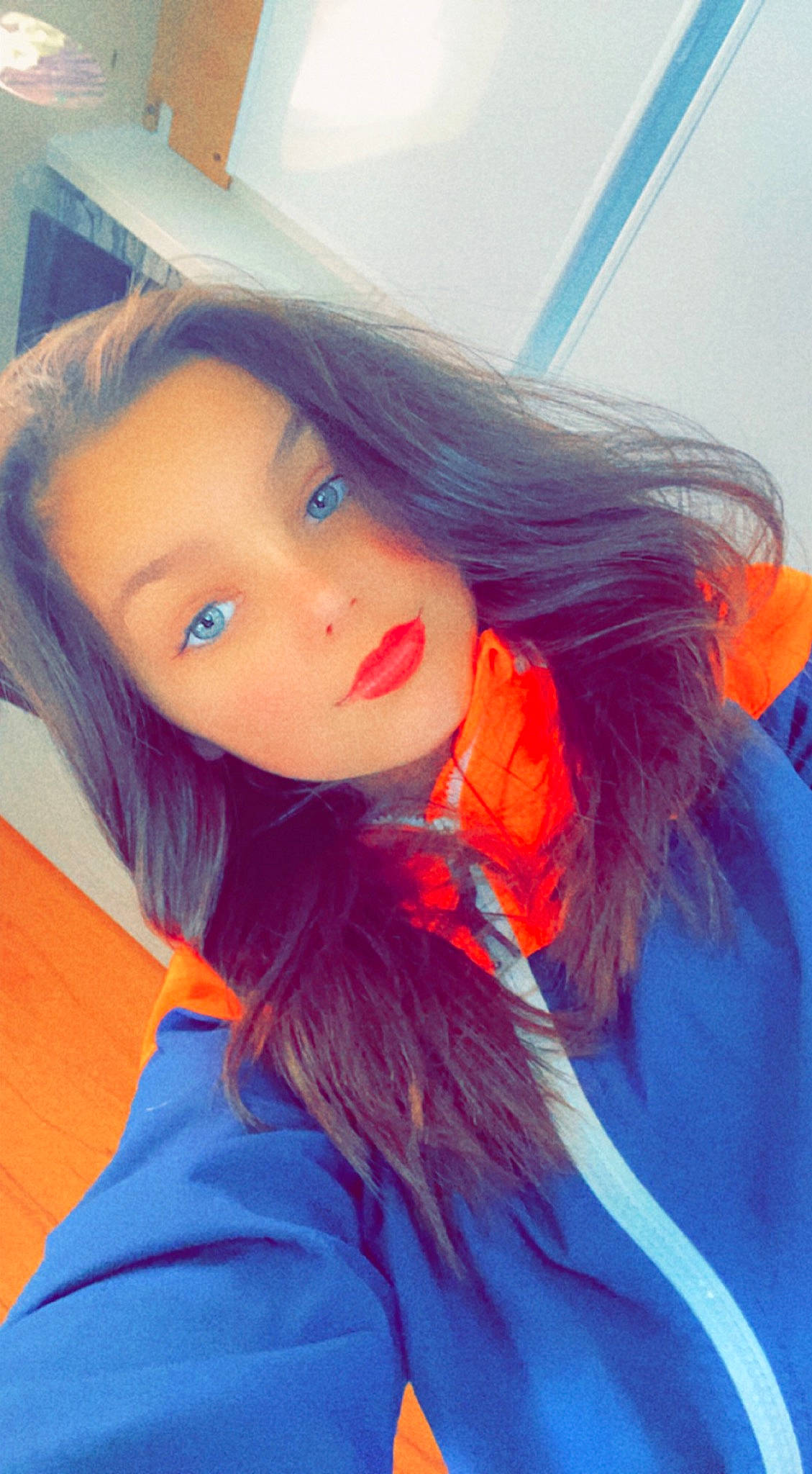 Djaden participe au concours pour gagner de l'argent avec cette photo : azure, bangs, black_hair, electric_blue, eyebrow, eyelash, forehead, happy, iris, jaw, layered_hair, lip, mouth, nose, orange, outerwear, person, purple, shoulder, street_fashion