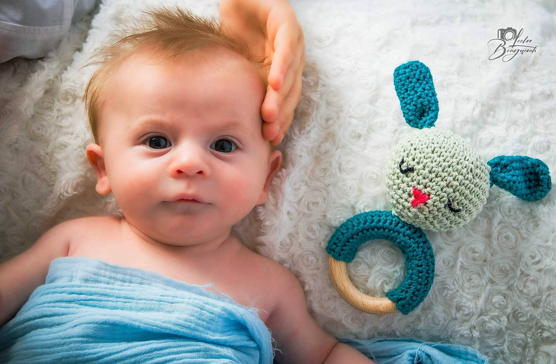 Alexandro participe au concours pour gagner de l'argent avec cette photo : aqua, azure, baby, baby_toddler_clothing, blue, cheek, comfort, eye, eyelash, finger, happy, human, iris, linens, nose, organ, person, product, skin, textile