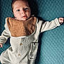 Maël a rejoint le concours — aidez-le/la à gagner de superbes lots ! baby, infant, child, face, expression, clothing, bib, blanket, fabric, texture, hand, footwear, sock, button, portrait, lying_down, indoors, cute, young, person