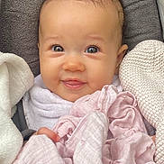 Tamaha a rejoint le concours — aidez-le/la à gagner de superbes lots ! baby, smiling, blanket, cute, infant, face, eyes, soft, warm, cozy, child, wrapped, clothing, newborn, happy, portrait, adorable, skin, head, expression