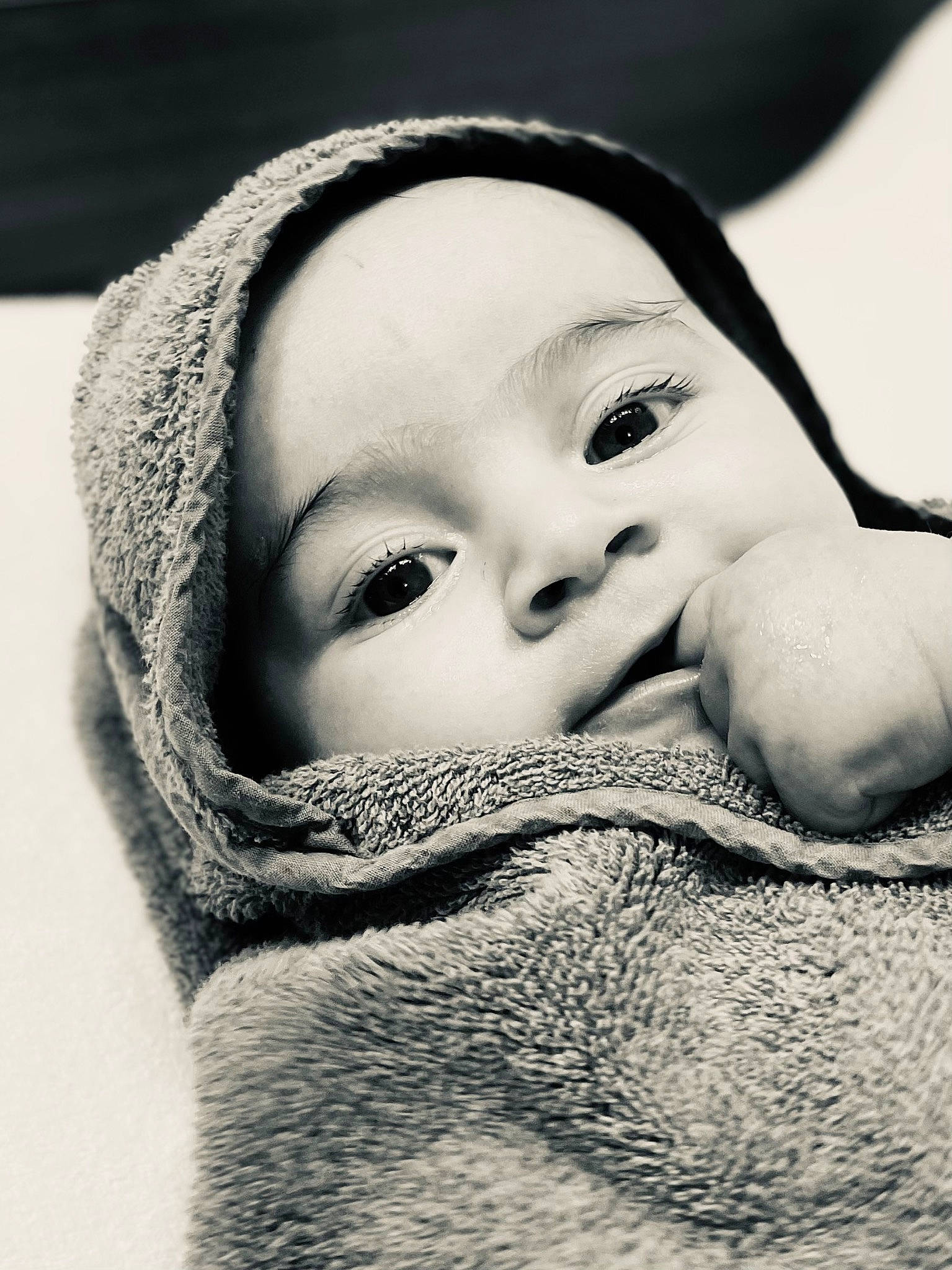 Eliott participe au concours pour gagner de l'argent avec cette photo : beauty, cheek, comfort, eye, eyebrow, eyelash, flash_photography, gesture, grey, happy, headgear, iris, jaw, lip, monochrome, monochrome_photography, mouth, nose, person, skin