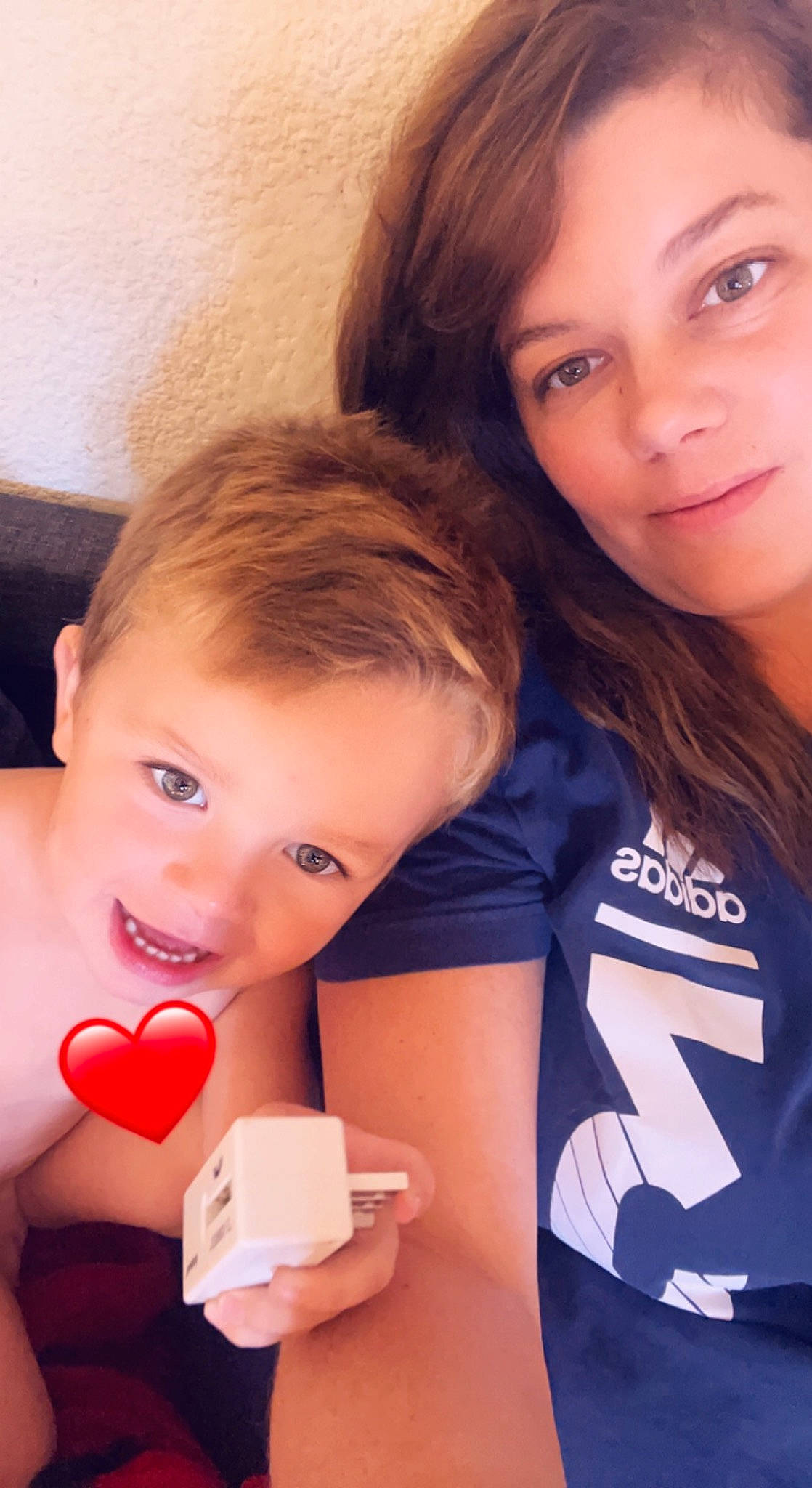 Mattys participe au concours pour gagner de l'argent avec cette photo : beauty, blond, brown_hair, cheek, child, electric_blue, eye, eyelash, fun, gesture, hair, happy, leisure, lip, neck, nose, person, skin, smile, t_shirt