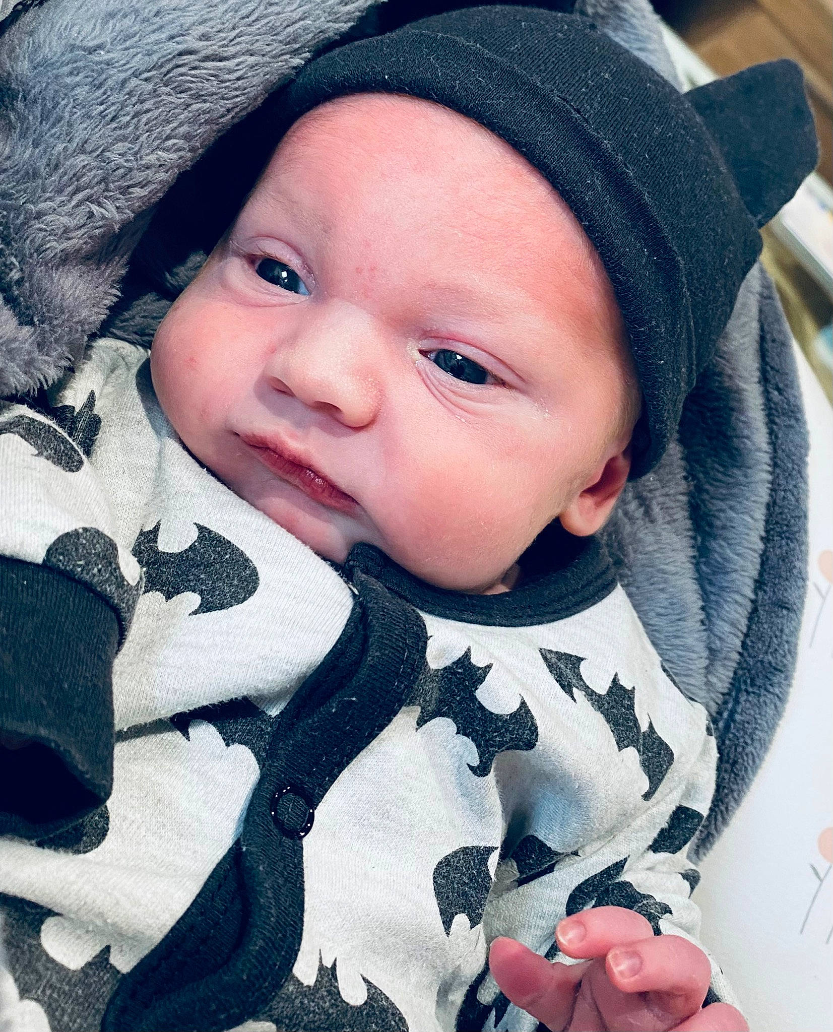 Antonin a rejoint le concours — aidez-le/la à gagner de superbes lots ! baby, baby_toddler_clothing, beauty, cap, cheek, collar, comfort, eye, happy, headgear, headwear, lip, organ, outerwear, person, photograph, skin, sleeve, smile, textile