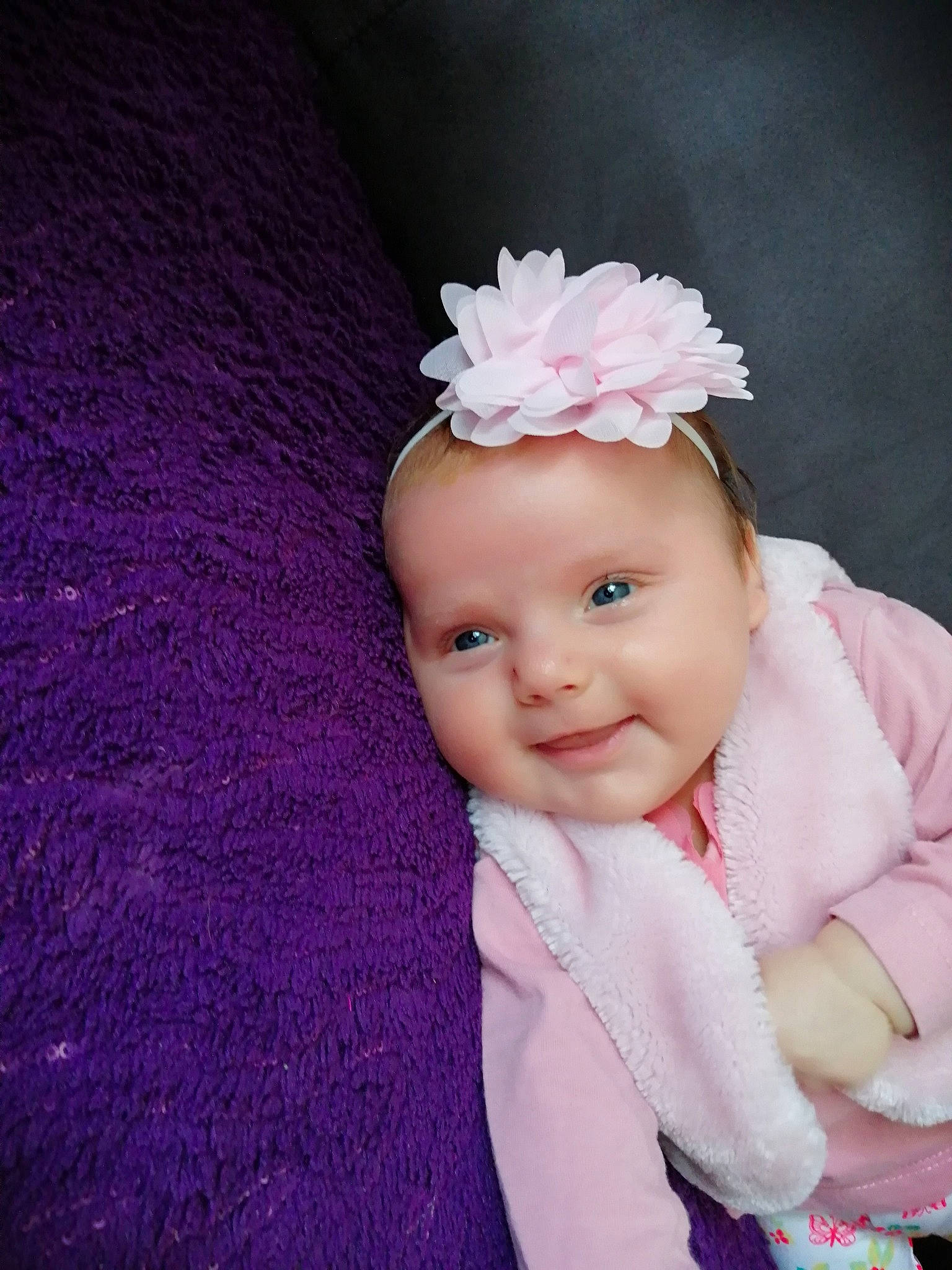 Romance a rejoint le concours — aidez-le/la à gagner de superbes lots ! baby, child, costume_accessory, fashion_accessory, hair_accessory, head, headband, headgear, headpiece, headwear, joy, lavender, lilac, person, pink, purple, toddler