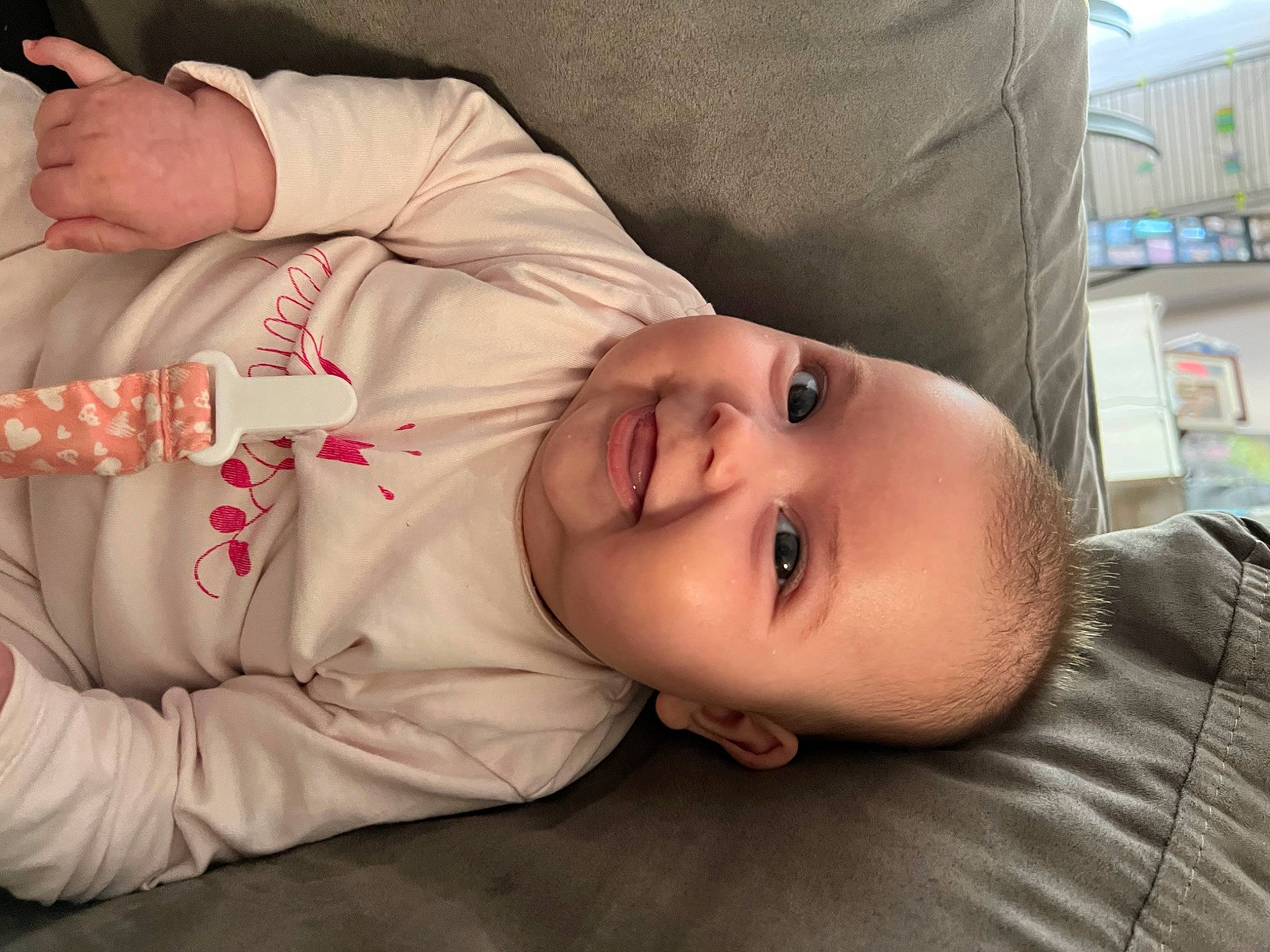 Stella a rejoint le concours — aidez-le/la à gagner de superbes lots ! baby, baby_toddler_clothing, cheek, child, comfort, fur, hat, joy, mammal, nose, person, portrait_photography, room, shelf, sitting, skin, sleep, sleeve, smile, toddler