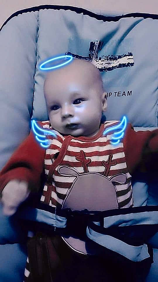 Aedan participe au concours pour gagner de l'argent avec cette photo : baby, baby_products, cheek, child, hair_accessory, person, toddler