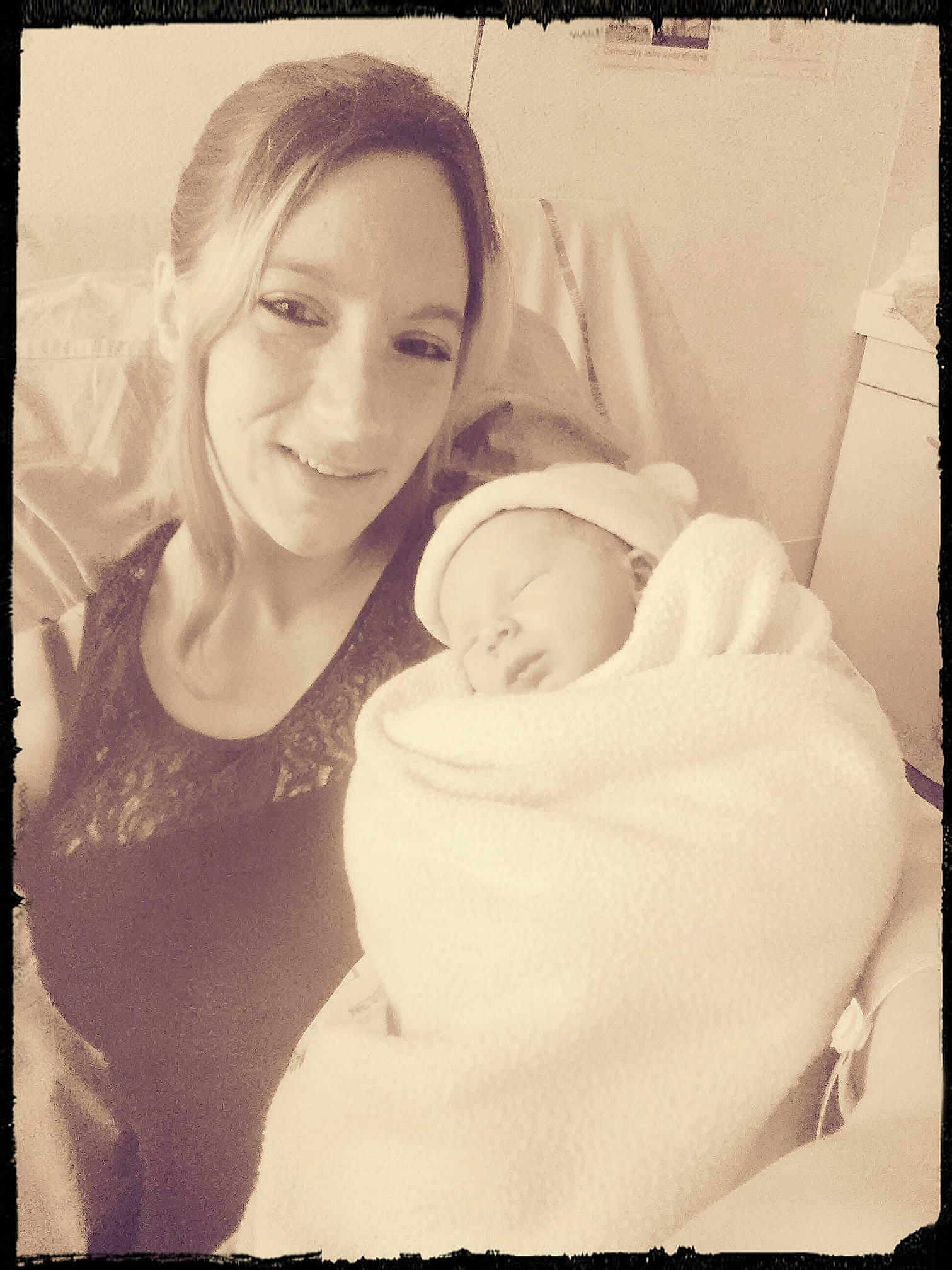 Aedan participe au concours pour gagner de l'argent avec cette photo : baby, birth, black_and_white, child, daughter, family, head, joy, monochrome, monochrome_photography, mother, person, photo_caption, photograph, photography, portrait, smile, snapshot, stock_photography, style