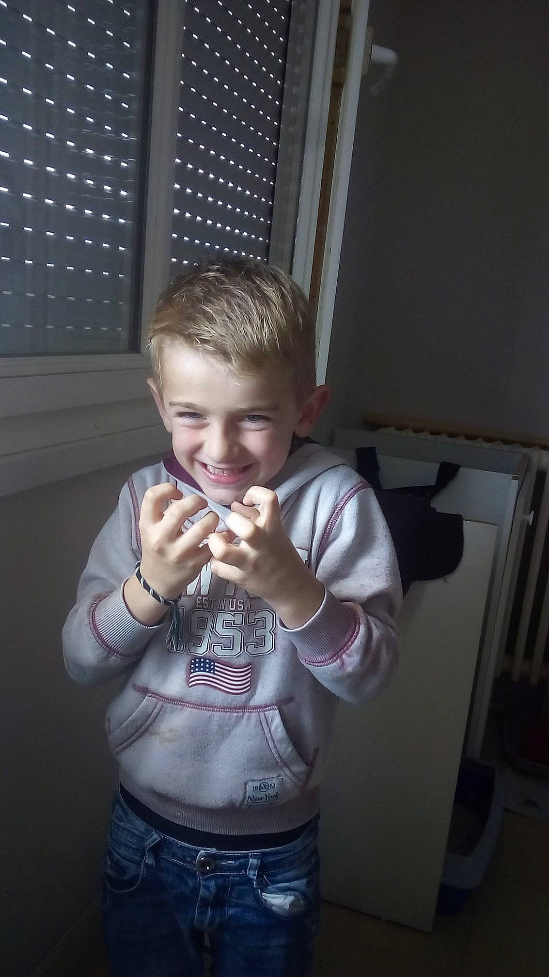 Matthew participe au concours pour gagner de l'argent avec cette photo : baby, cheek, child, eating, joy, nose, person, toddler