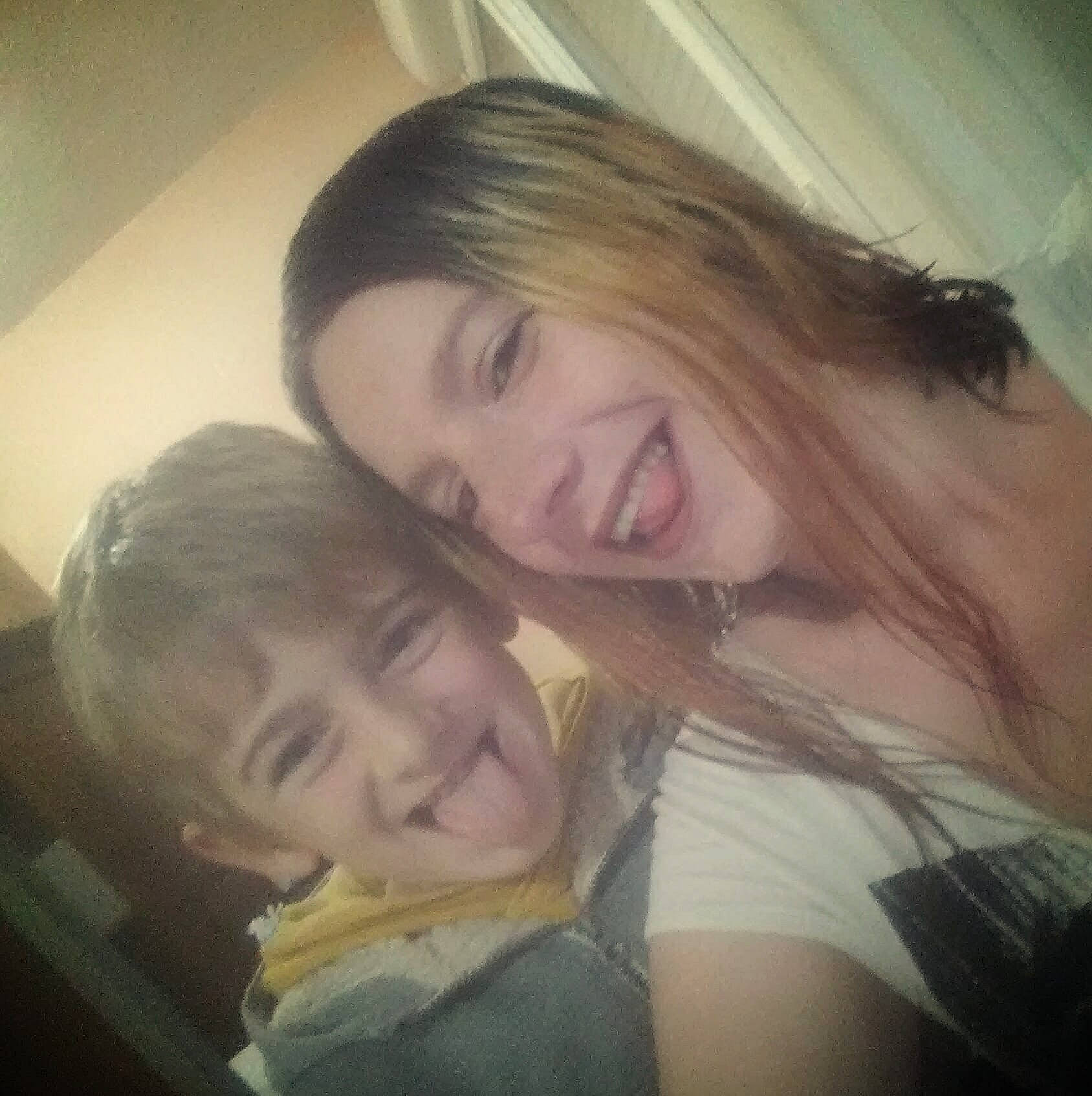 Matthew a rejoint le concours — aidez-le/la à gagner de superbes lots ! beauty, black_hair, child, eye, face, friendship, fun, hair, happy, joy, long_hair, love, mother, mouth, nose, person, photography, selfie, smile