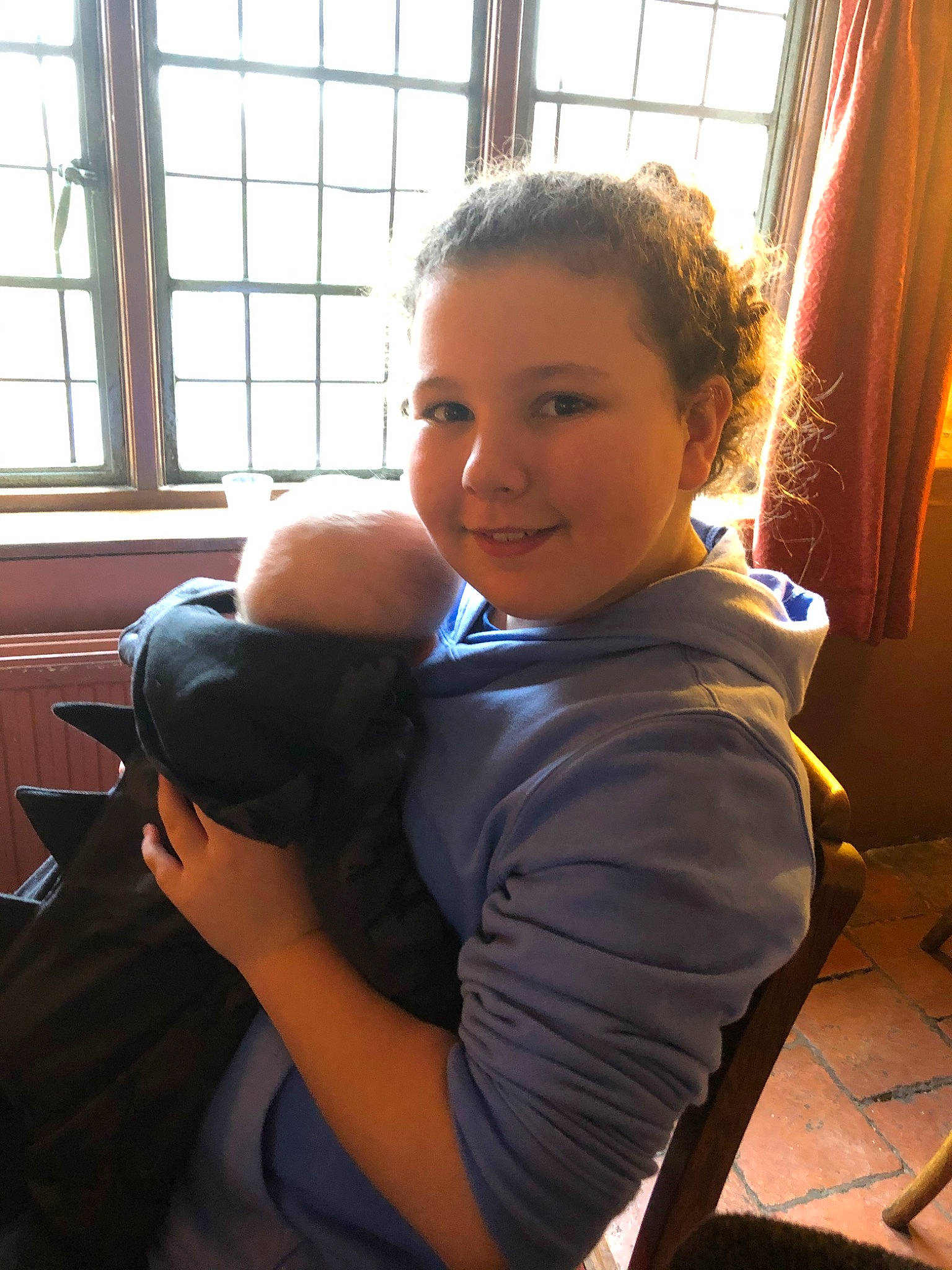 Caitlin is registered to the contest to win money with this photo: arm, child, elbow, fun, hairstyle, joint, joy, leg, neck, person, shoulder, sitting, skin, smile, toddler, vacation, window