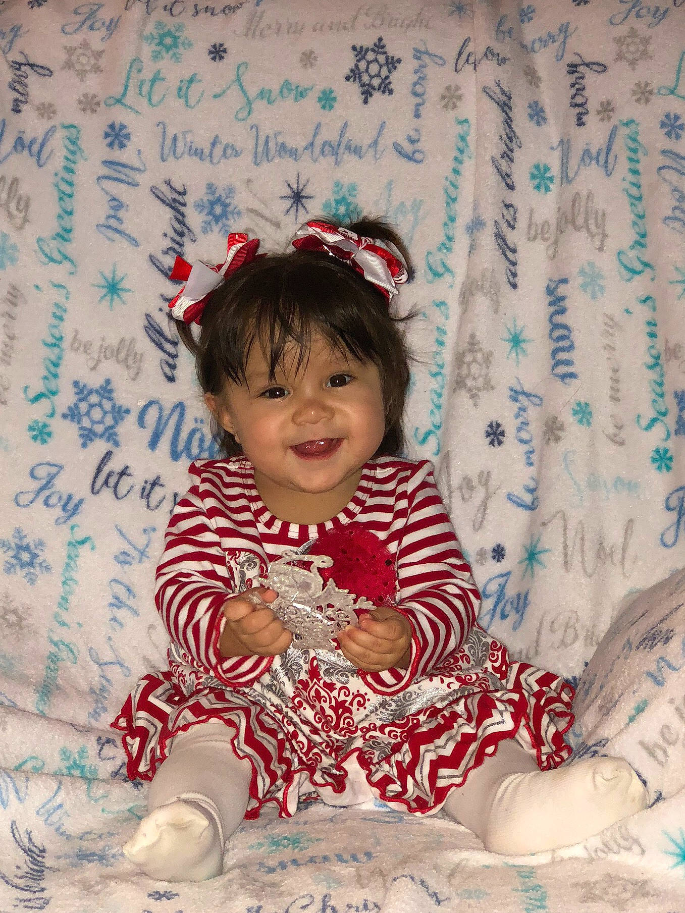 Tasia is registered to the contest to win money with this photo: baby, child, joy, person, sitting, smile, toddler