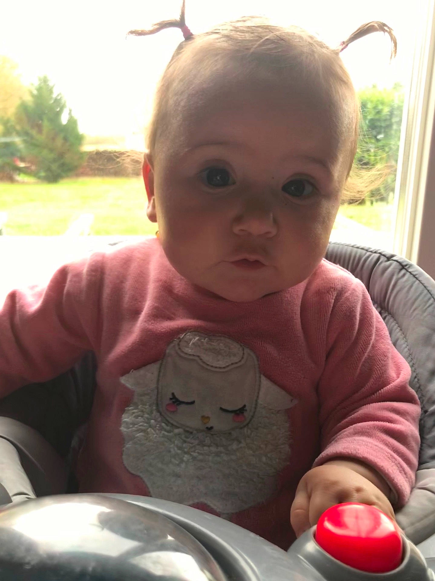 Léonie a rejoint le concours — aidez-le/la à gagner de superbes lots ! boy, cheek, child, cool, eating, eye, face, forehead, girl, hair, hairstyle, head, infant, mouth, nose, person, play, product, skin, smile