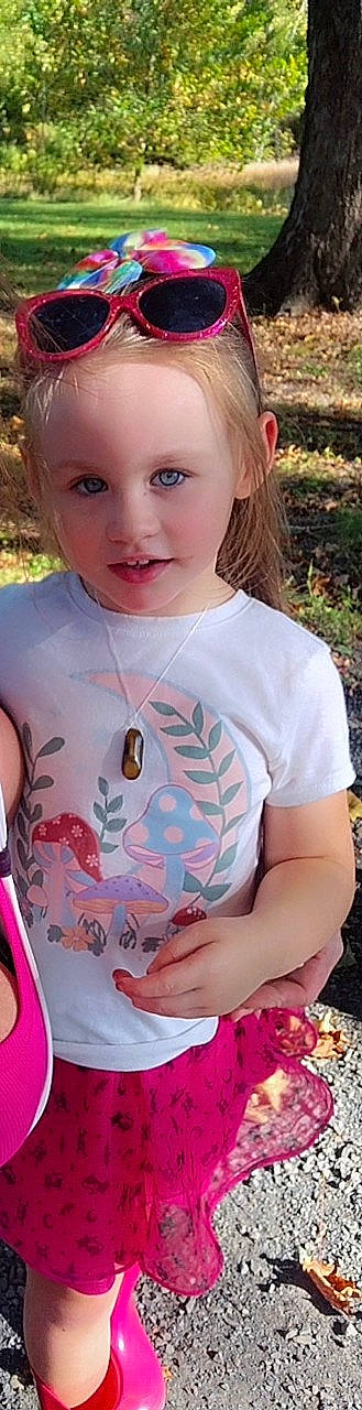 Ayla is registered to the contest to win money with this photo: blue, dress, eye, eyelash, face, facial_expression, hair, hairstyle, hand, head, human_body, iris, lip, neck, nose, person, pink, plant, shoulder, skin