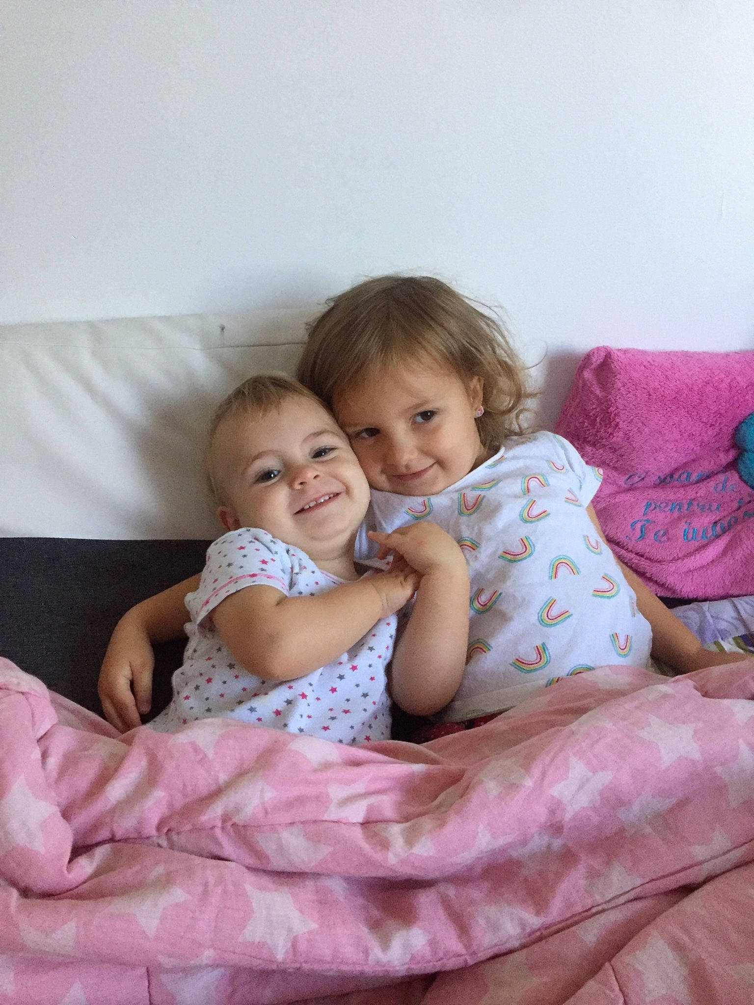 Chelsea participe au concours pour gagner de l'argent avec cette photo : baby, baby_toddler_clothing, bed, bedding, blond, comfort, couch, dress, face, fun, happy, head, iris, joy, linens, magenta, person, pink, skin, smile