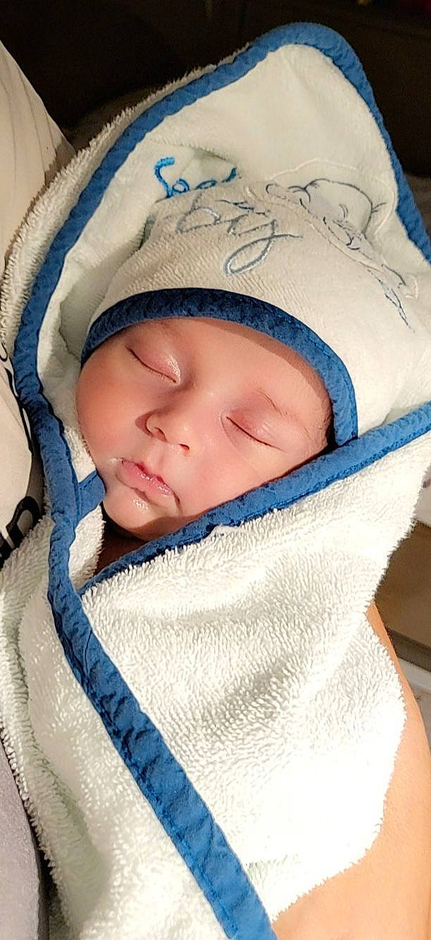 Tyler participe au concours pour gagner de l'argent avec cette photo : azure, baby, baby_sleeping, baby_toddler_clothing, beauty, cap, cheek, chin, comfort, eye, face, facial_expression, head, headwear, nose, outerwear, person, product, skin, sleeve