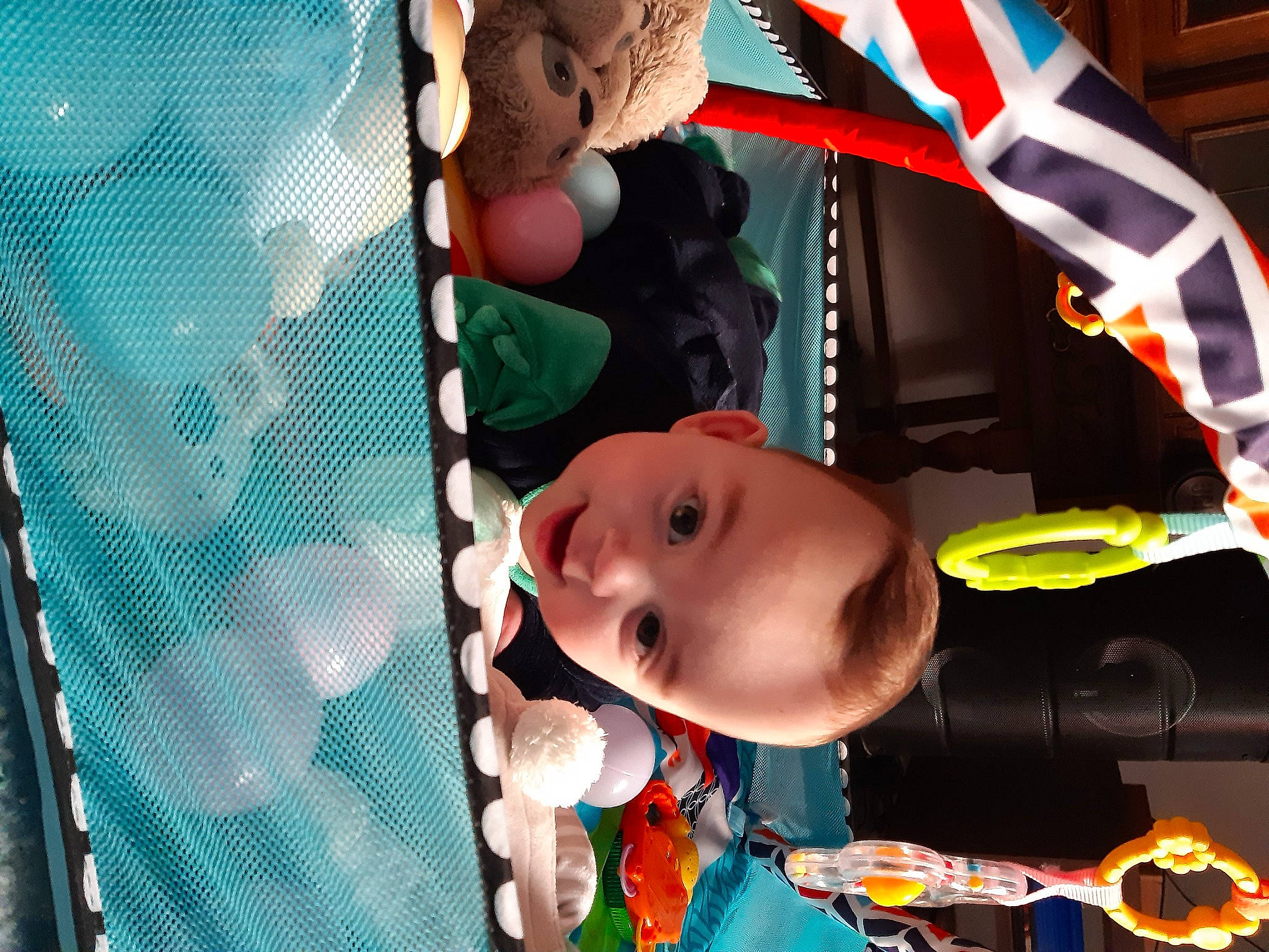 Quentin a rejoint le concours — aidez-le/la à gagner de superbes lots ! amusement_park, amusement_ride, baby, baby_products, child, event, fair, festival, fun, games, happy, leisure, nonbuilding_structure, outdoor_play_equipment, pattern, person, play, public_event, recreation, toddler