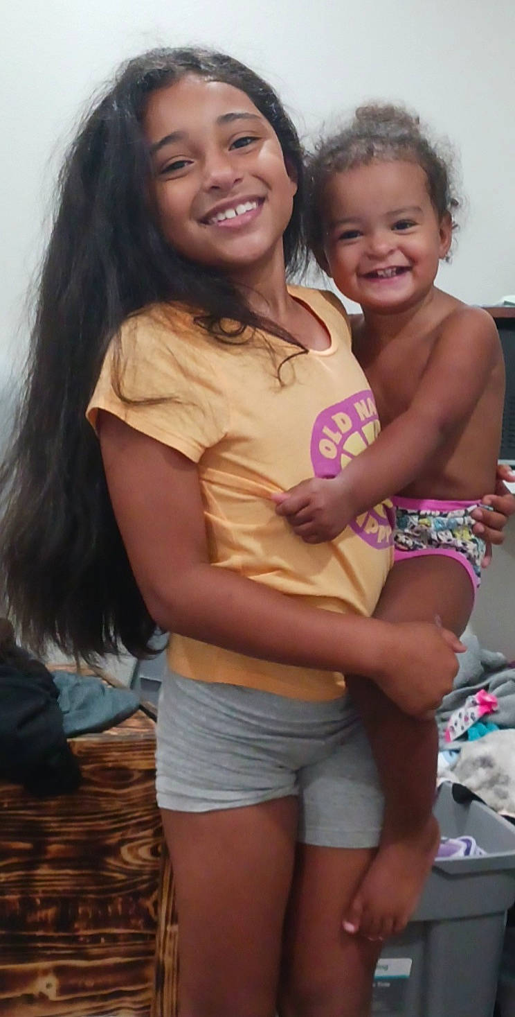 Ameliana is registered to the contest to win money with this photo: eye, face, fun, gesture, happy, head, interaction, iris, joy, lip, muscle, organ, people_in_nature, person, pink, shorts, shoulder, skin, smile, thigh