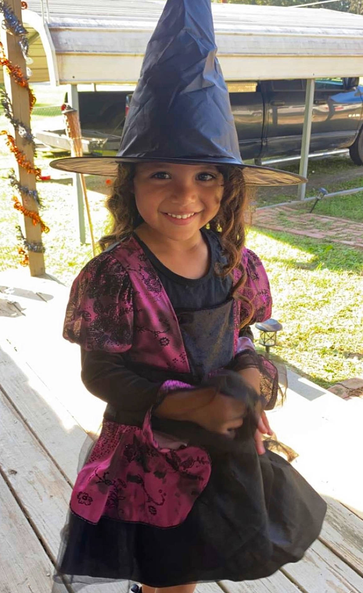Anahi is registered to the contest to win money with this photo: beauty, cap, child, event, fashion_accessory, fun, happy, headgear, headwear, jewellery, joy, leisure, magenta, person, pink, purple, recreation, skin, smile, temple
