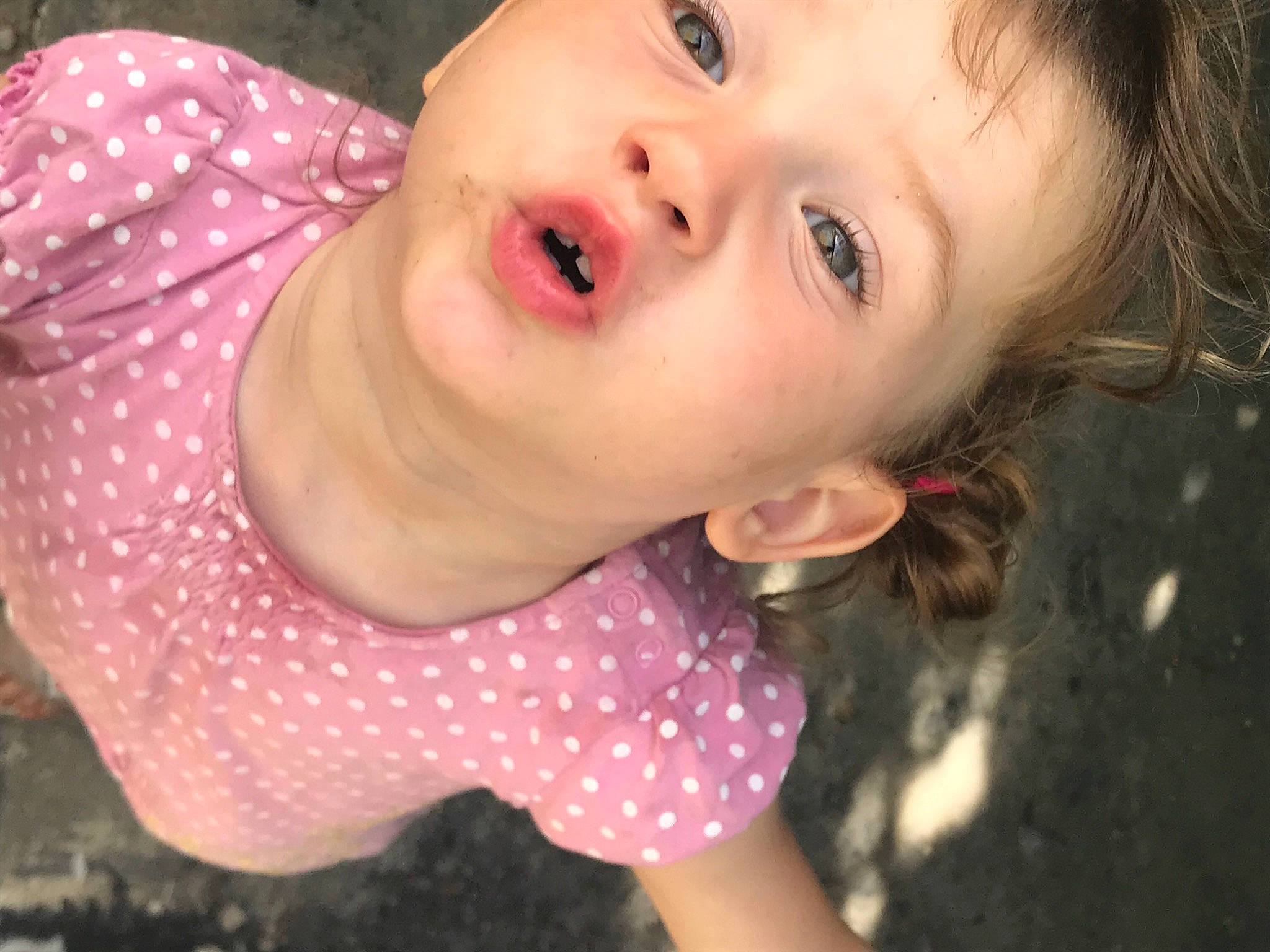 Lana a rejoint le concours — aidez-le/la à gagner de superbes lots ! baby_toddler_clothing, beauty, blond, cheek, child, close_up, eyebrow, eyelash, flash_photography, fun, happy, headgear, lip, mouth, neck, nose, pattern, person, pink, skin