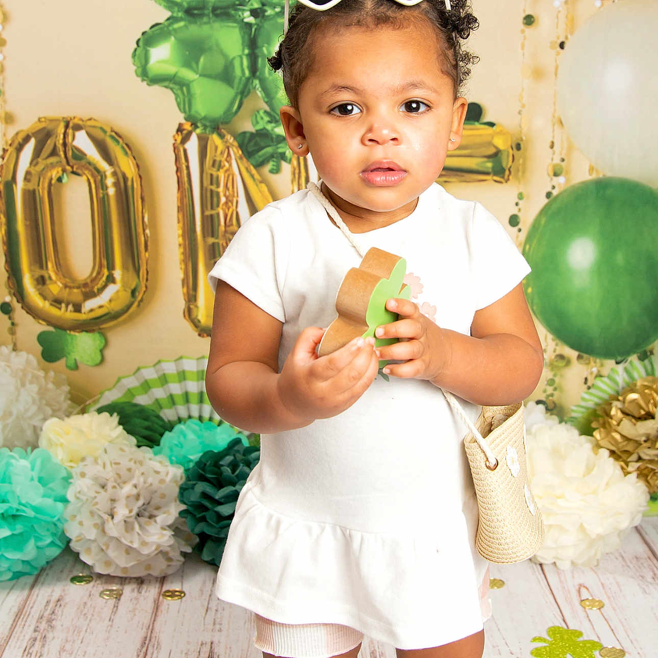 Desire joined the competition — help win amazing prizes! accessories, balloon, bodypart, child, clothing, face, female, finger, flower, flowerarrangement, flowerbouquet, girl, hand, head, people, person, photography, plant, portrait, sunglasses