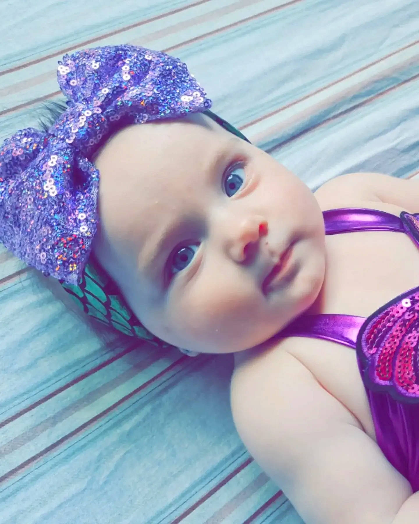 Harmony a rejoint le concours — aidez-le/la à gagner de superbes lots ! azure, baby, baby_toddler_clothing, blue, cap, cheek, cool, eye, eyebrow, eyelash, grass, happy, headgear, headwear, iris, lip, person, pink, purple, skin