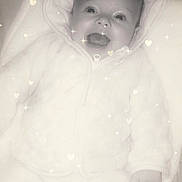 Neïssy a rejoint le concours — aidez-le/la à gagner de superbes lots ! baby, black_and_white, child, eye, face, fun, head, monochrome, nose, photograph, photography, skin, smile, toddler, white