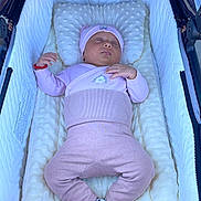 Maya participe au concours pour gagner de l'argent avec cette photo : baby, bassinet, blanket, child, comfort, cozy, cute, hat, indoor, infant, newborn, pajamas, peaceful, pink, portrait, resting, sleeping, sock, soft, white