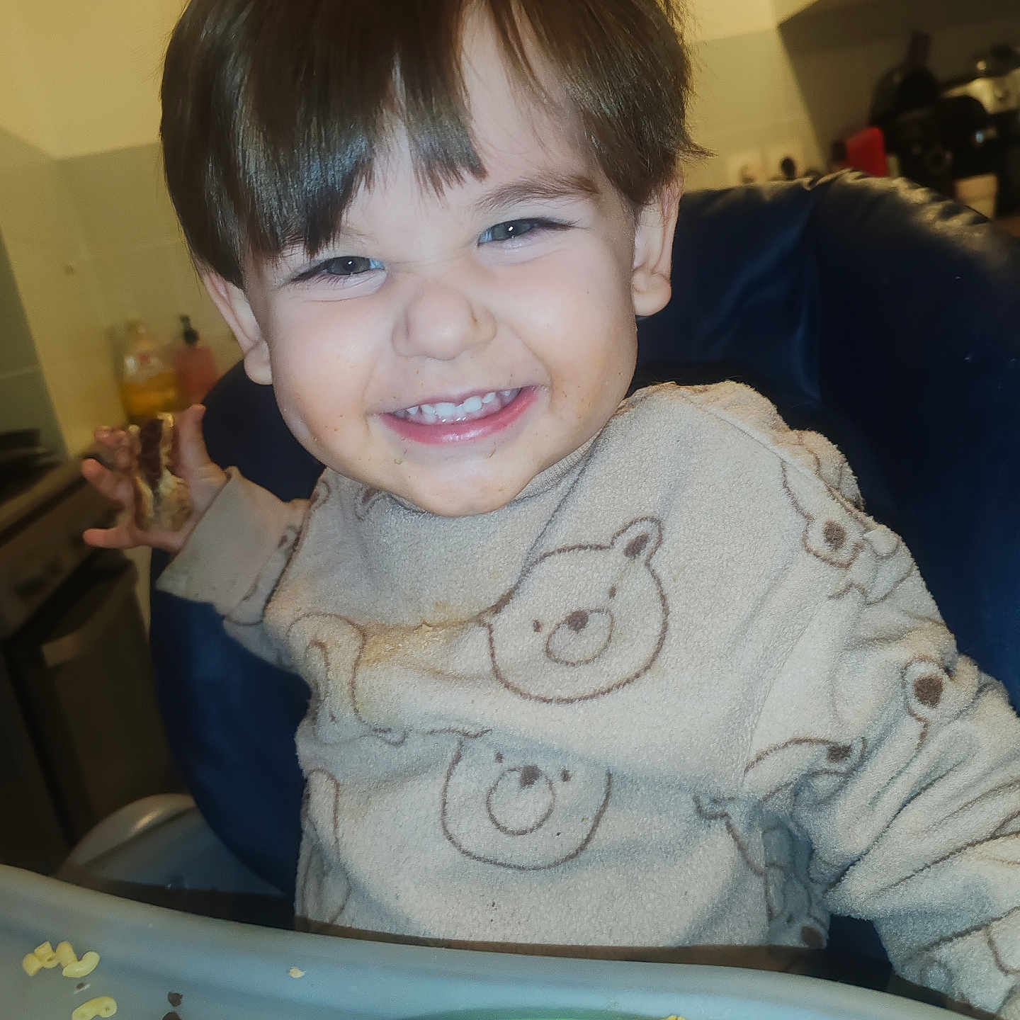 Sacha participe au concours pour gagner de l'argent avec cette photo : baby, bodypart, clothing, couch, cutlery, face, finger, food, furniture, hand, happy, head, laughing, mouth, person, photography, portrait, smile, spoon, teeth